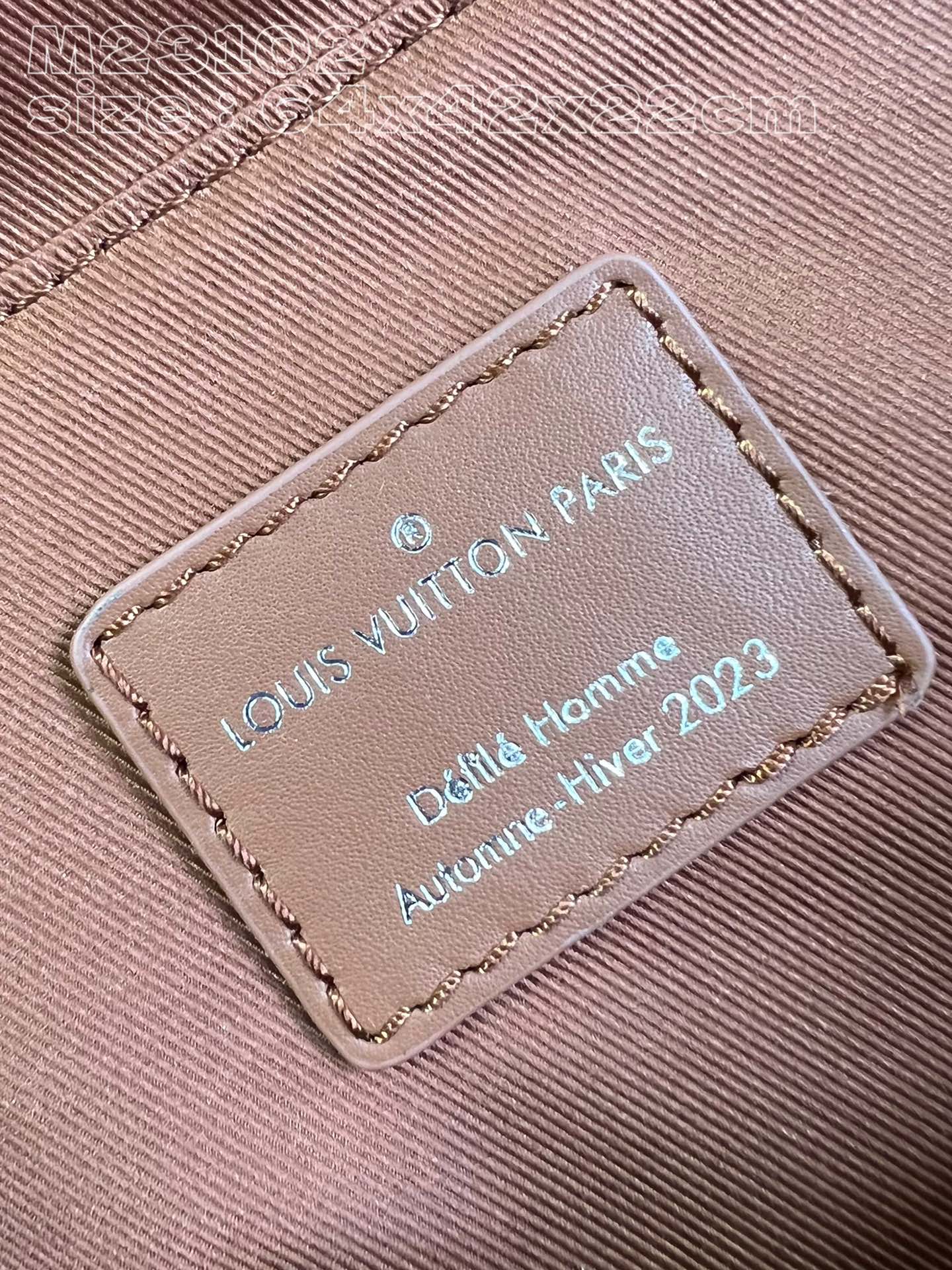l**is V*t*n montsouris backpack