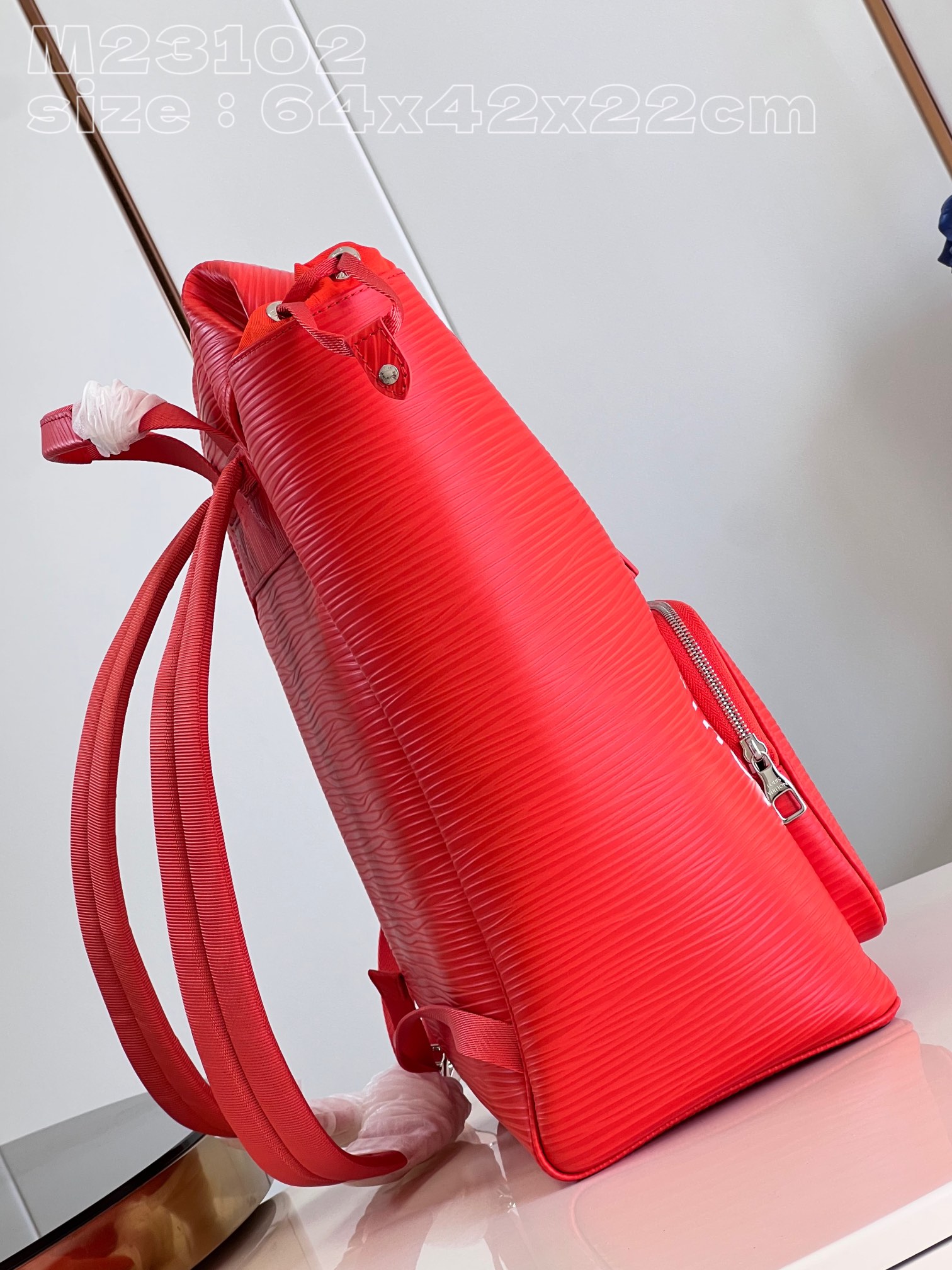 l**is V*t*n montsouris backpack