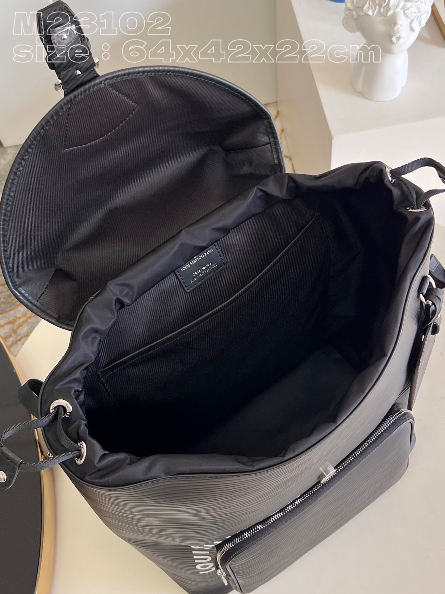 l**is V*t*n montsouris backpack