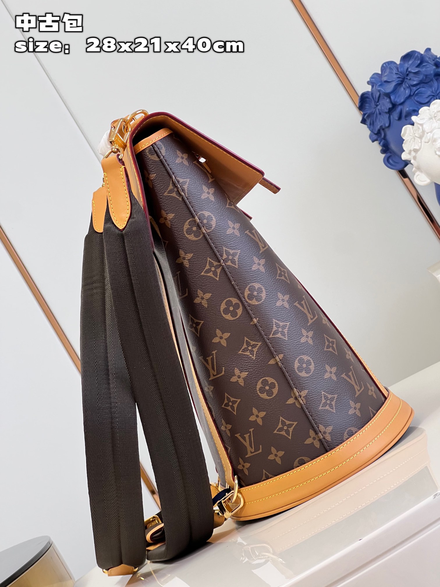 l**is V*t*n montsouris backpack