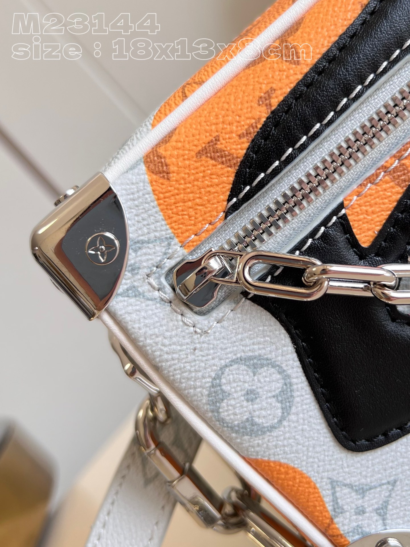 l**is V*t*n mini soft trunk bag