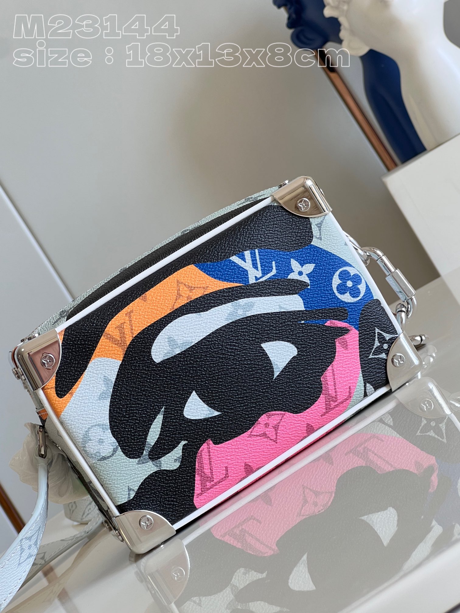 l**is V*t*n mini soft trunk bag