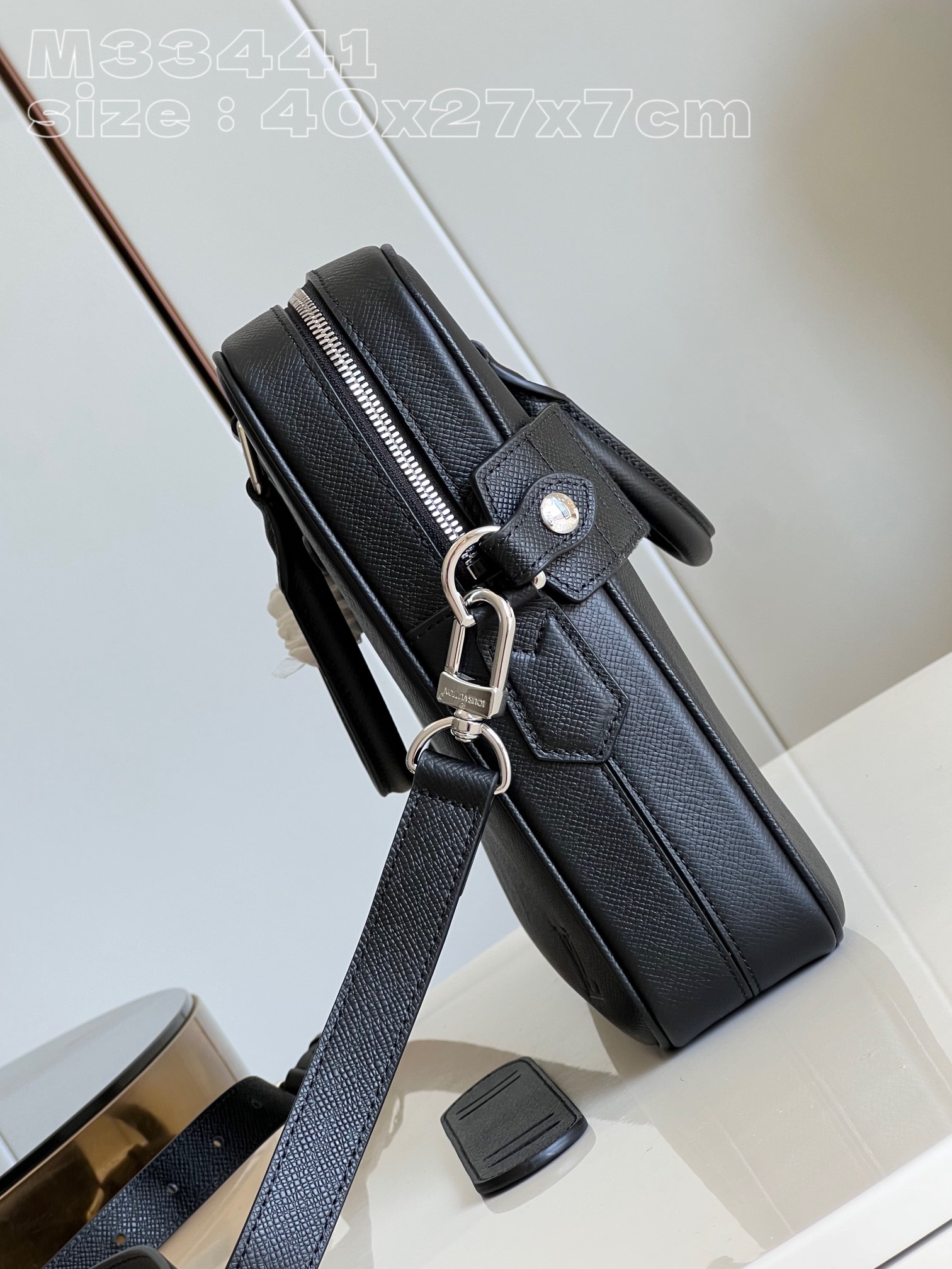 l**is V*t*n porte-documents business bag