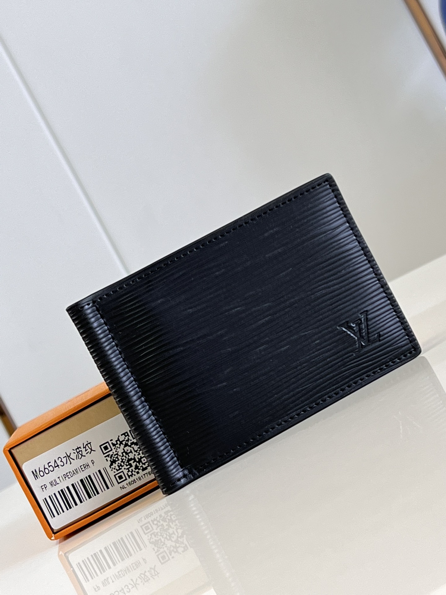 l**is V*t*n wallet