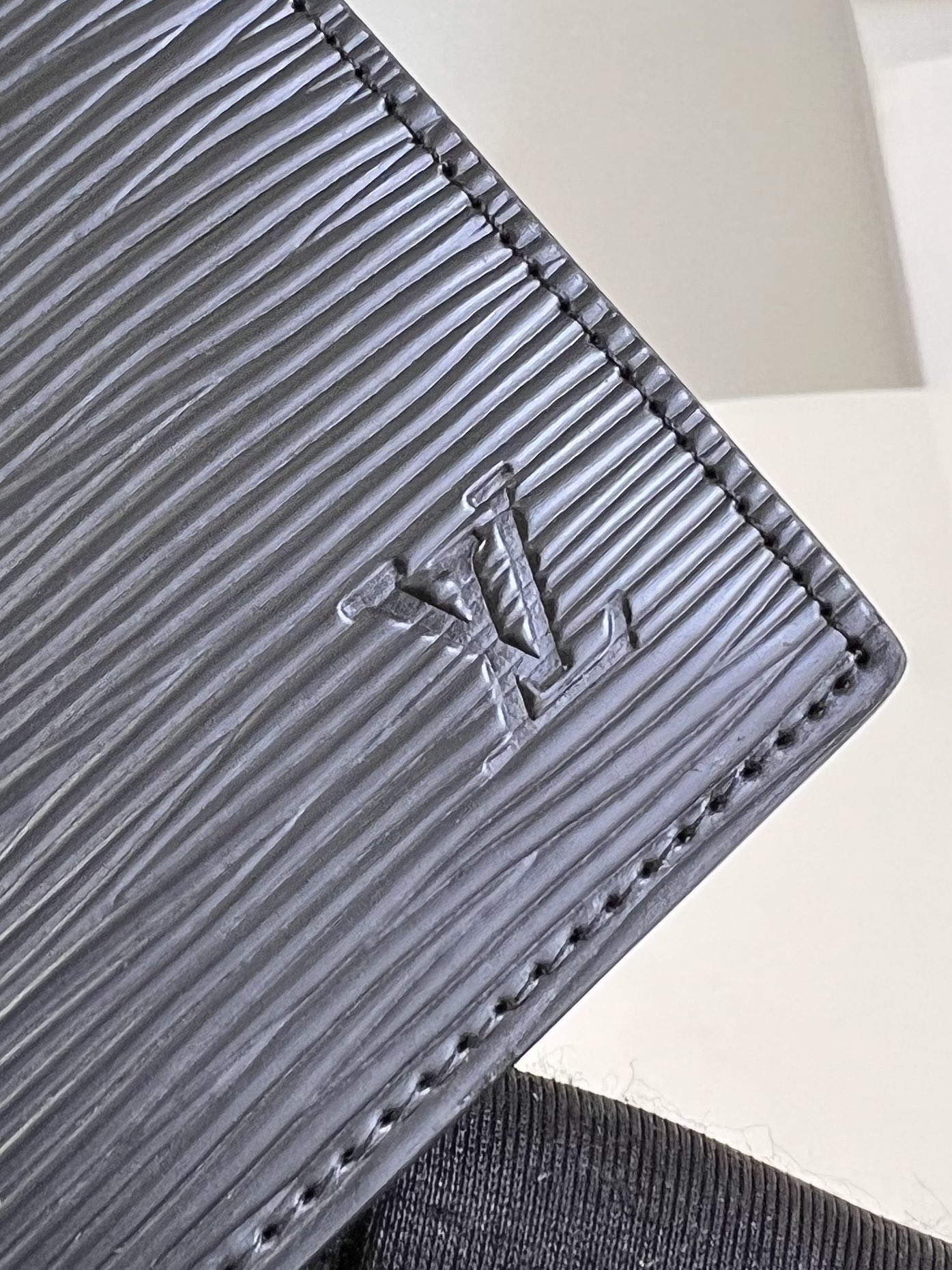 l**is V*t*n wallet