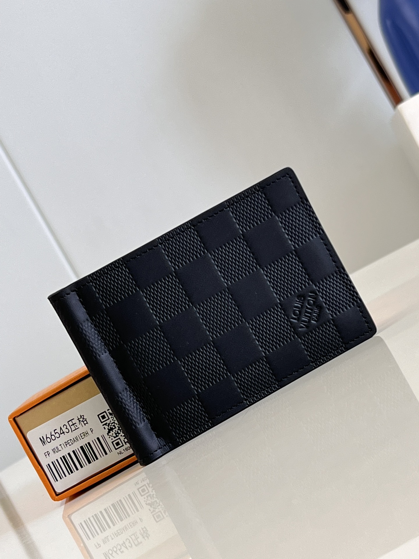 l**is V*t*n wallet