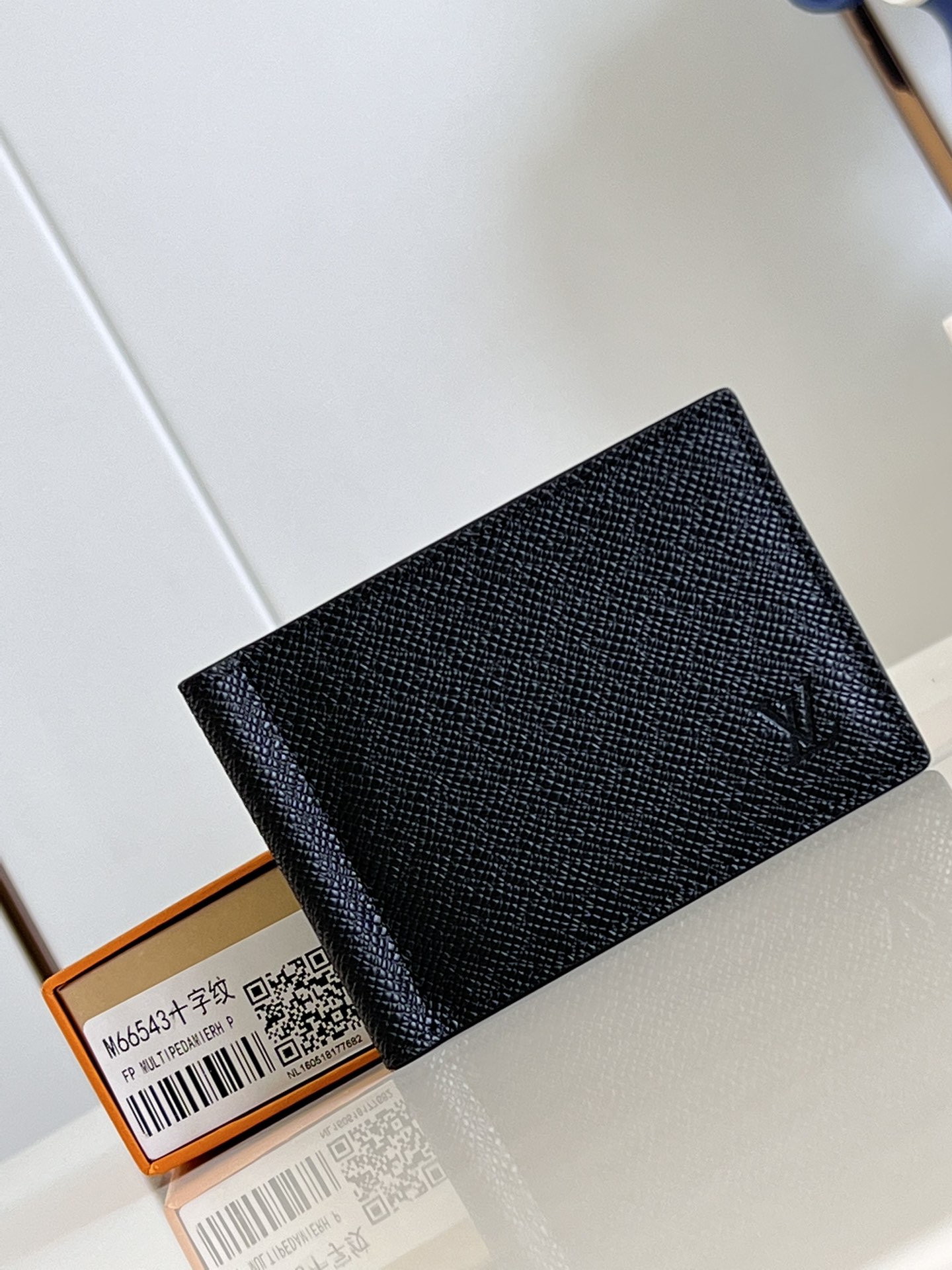 l**is V*t*n wallet