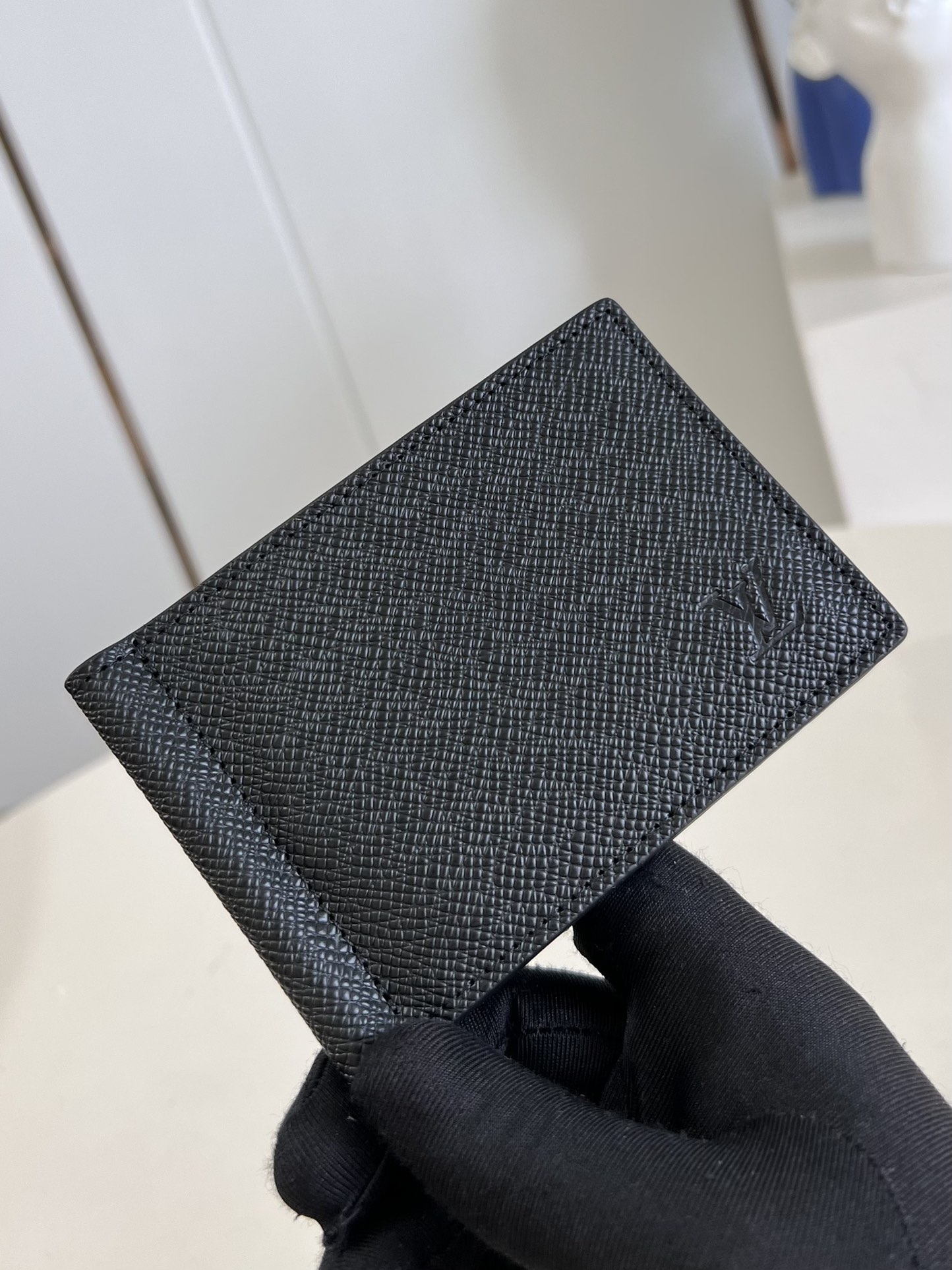 l**is V*t*n wallet