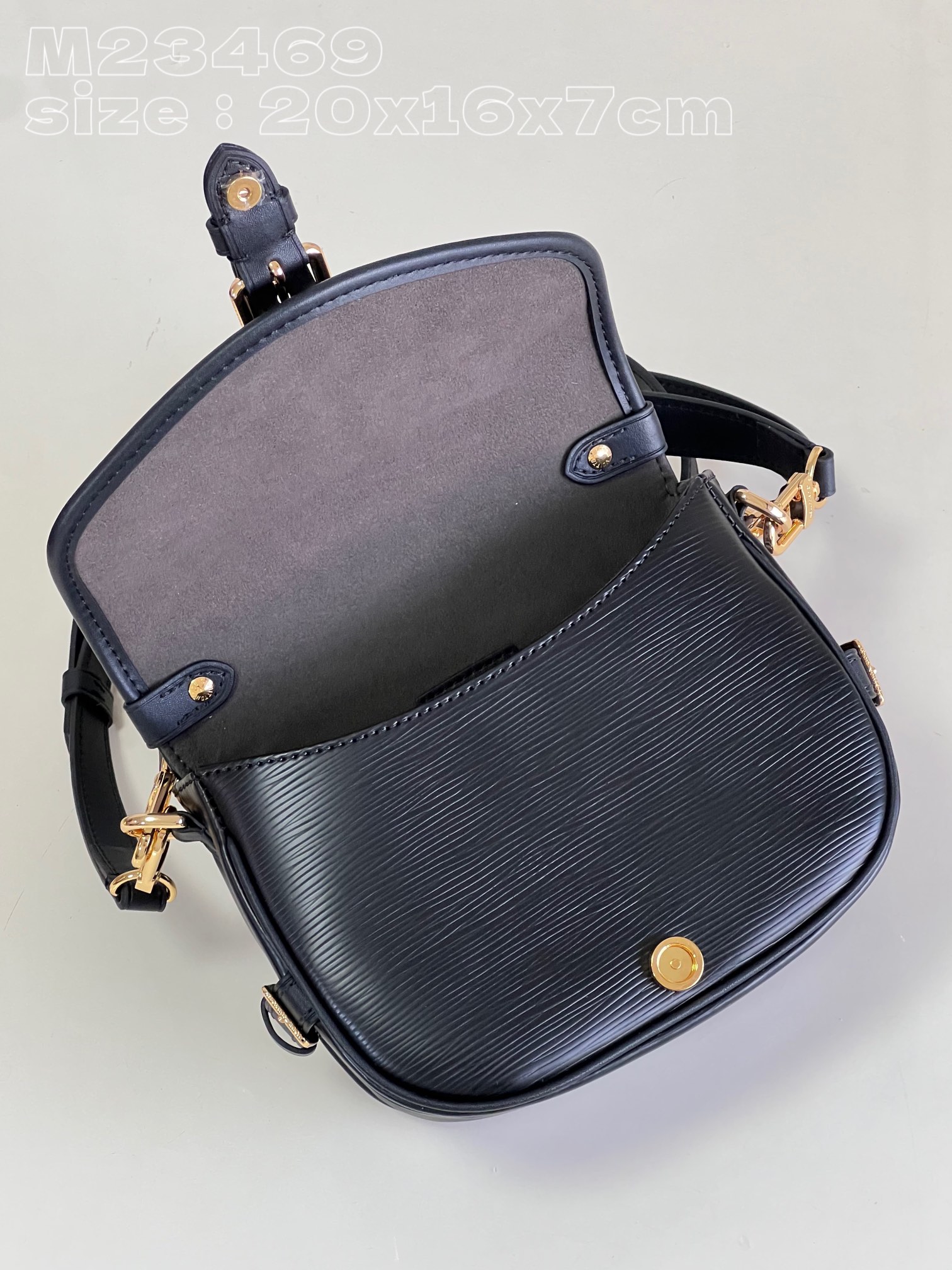 l**is V*t*n saumur bb bag