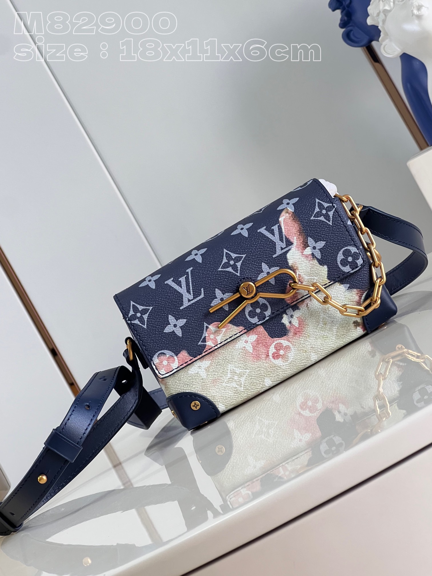 l**is V*t*n steamer messenger bag
