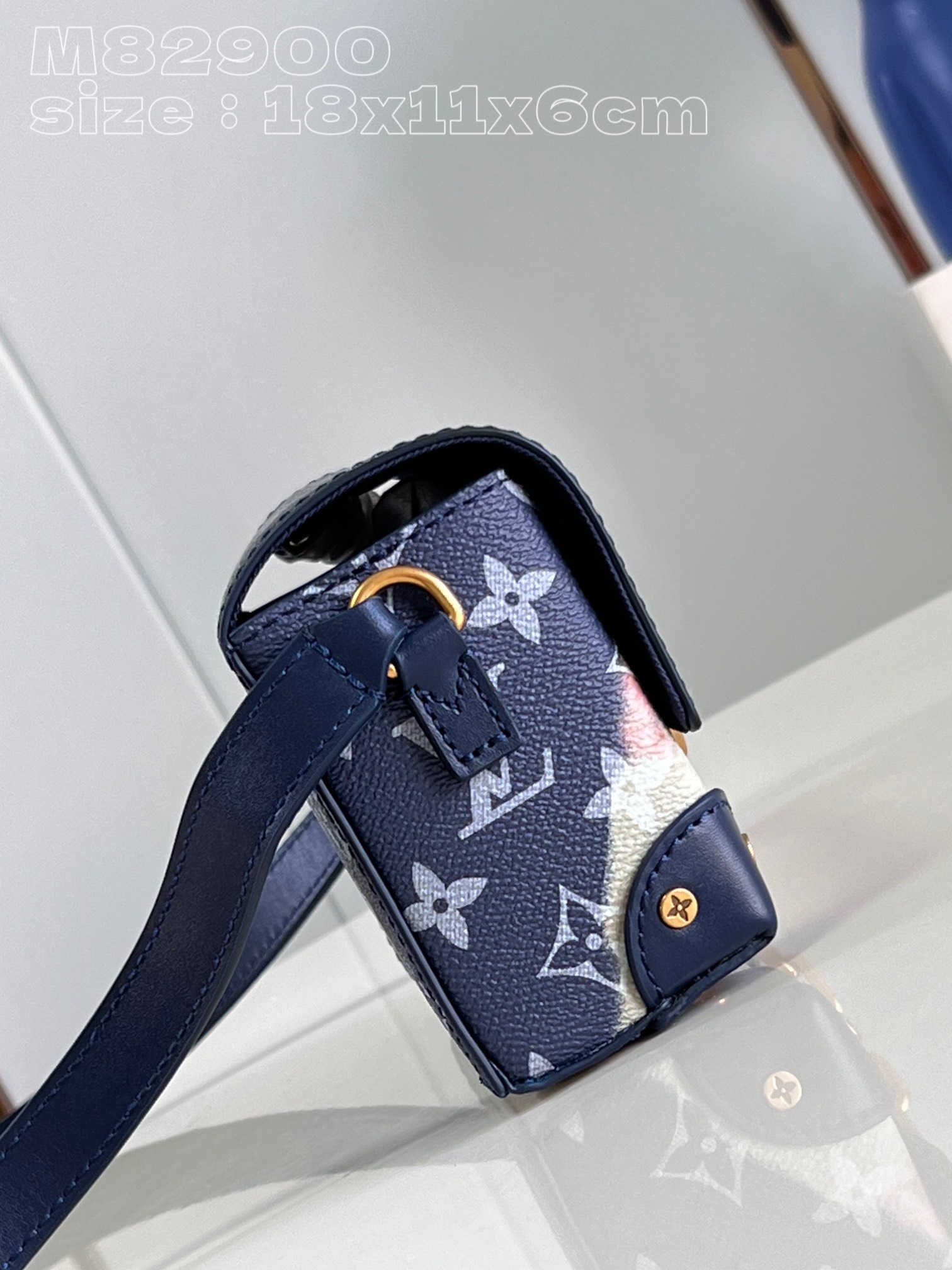 l**is V*t*n steamer messenger bag