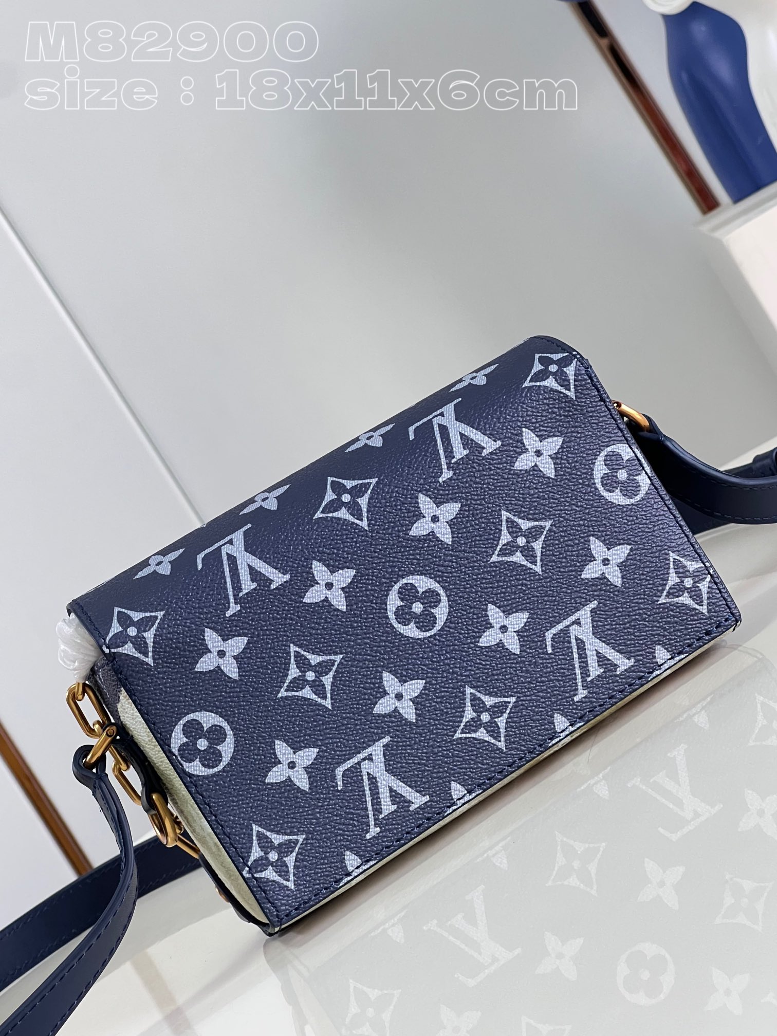 l**is V*t*n steamer messenger bag