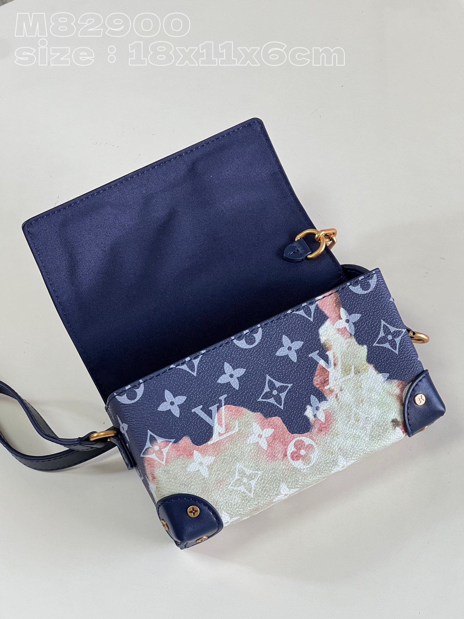l**is V*t*n steamer messenger bag