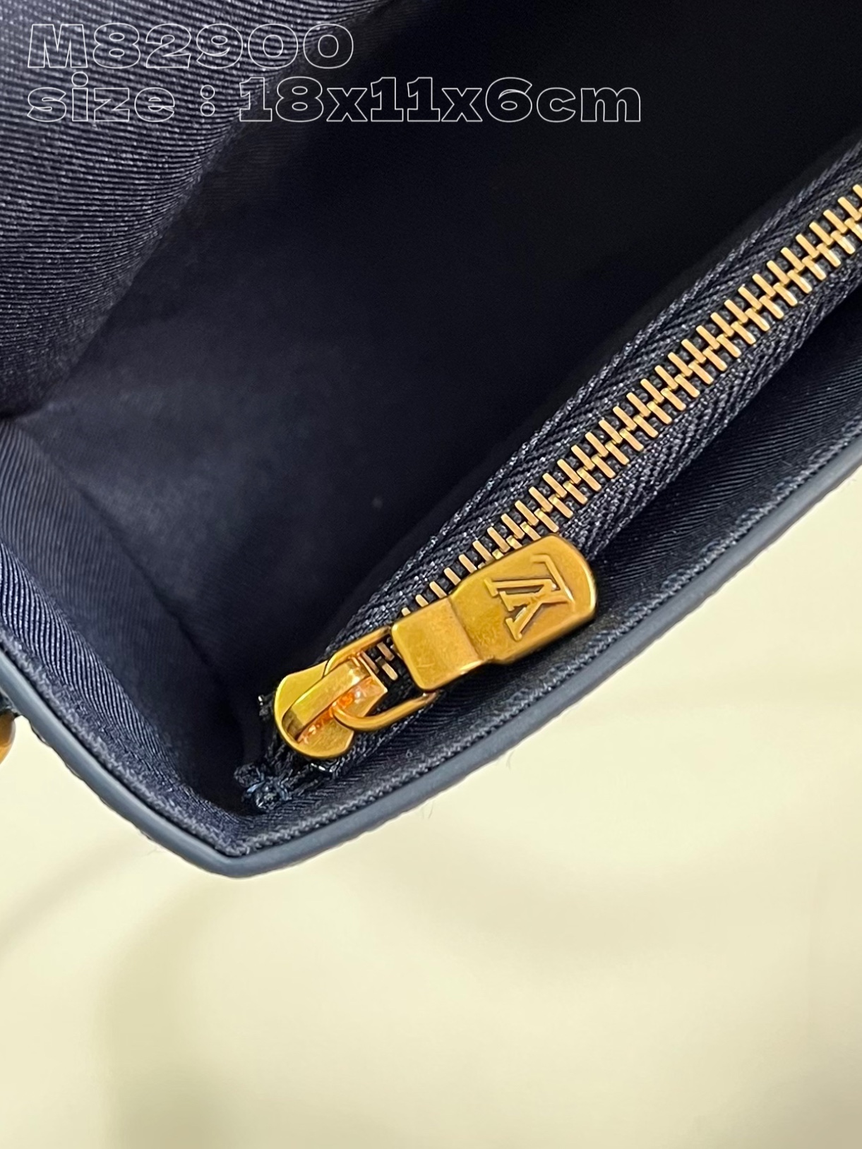 l**is V*t*n steamer messenger bag