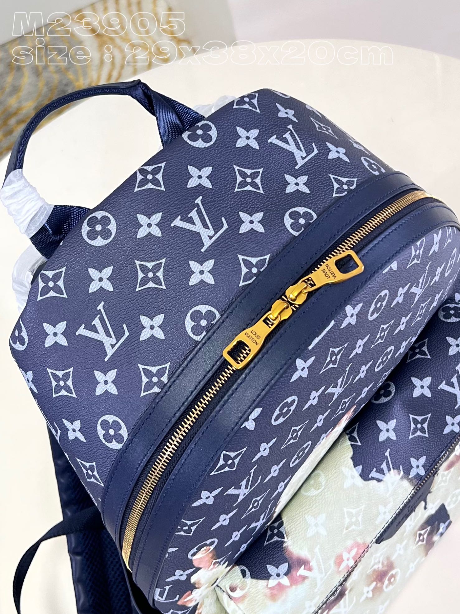 l**is V*t*n discovery small backpack
