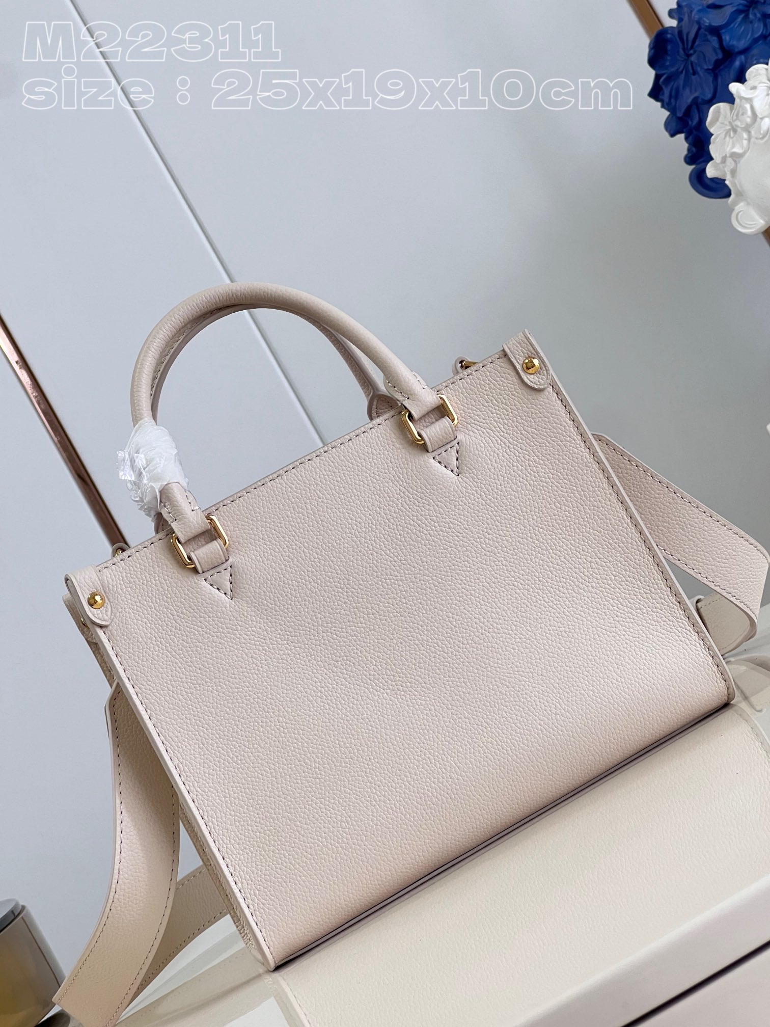 l**is V*t*n lock & go bag