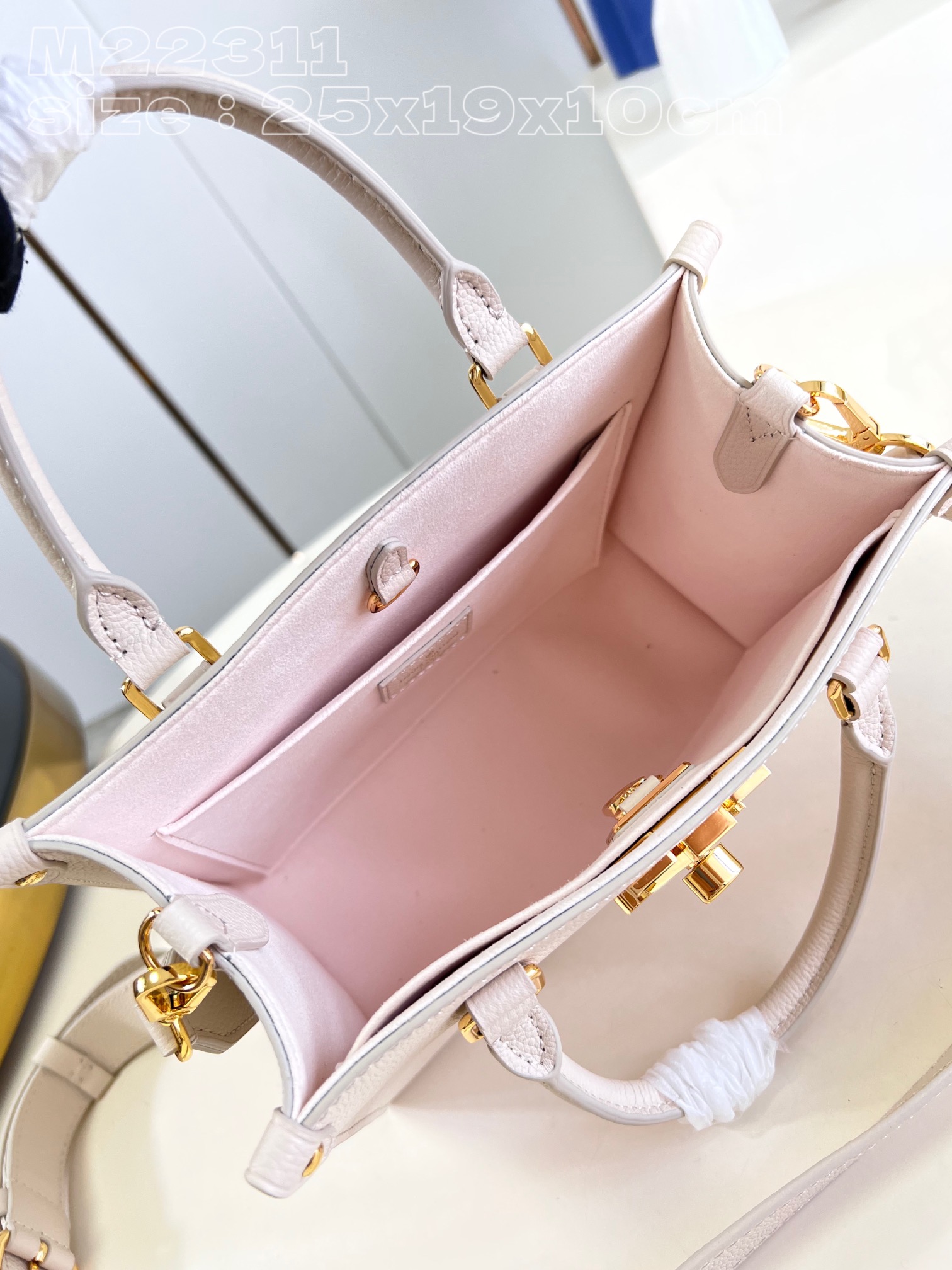 l**is V*t*n lock & go bag