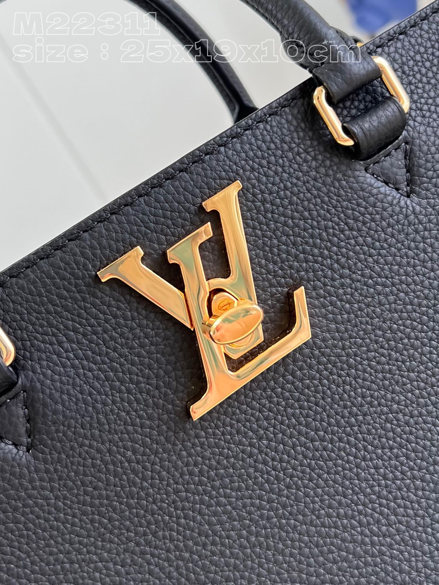 l**is V*t*n lock & go bag