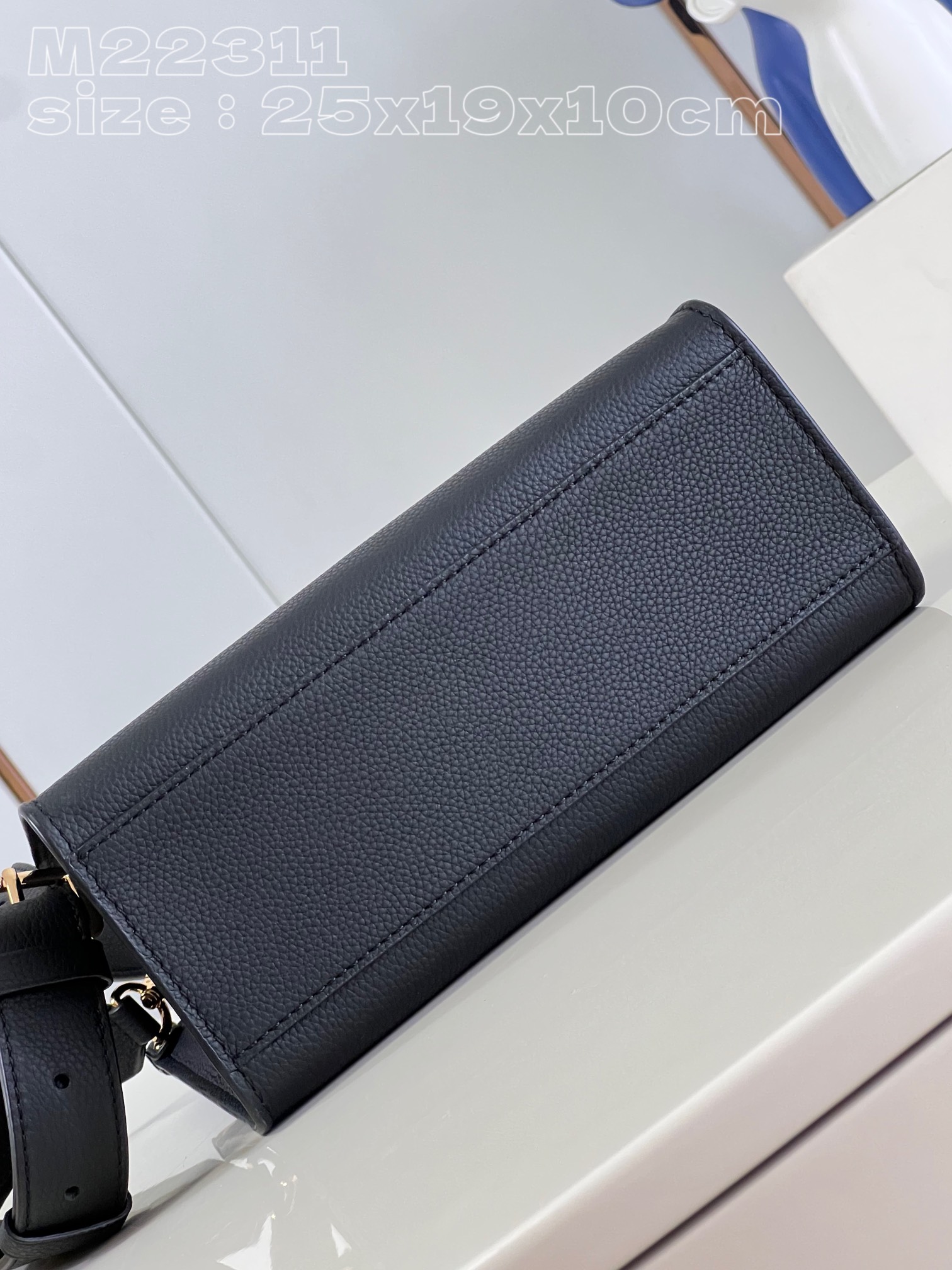 l**is V*t*n lock & go bag