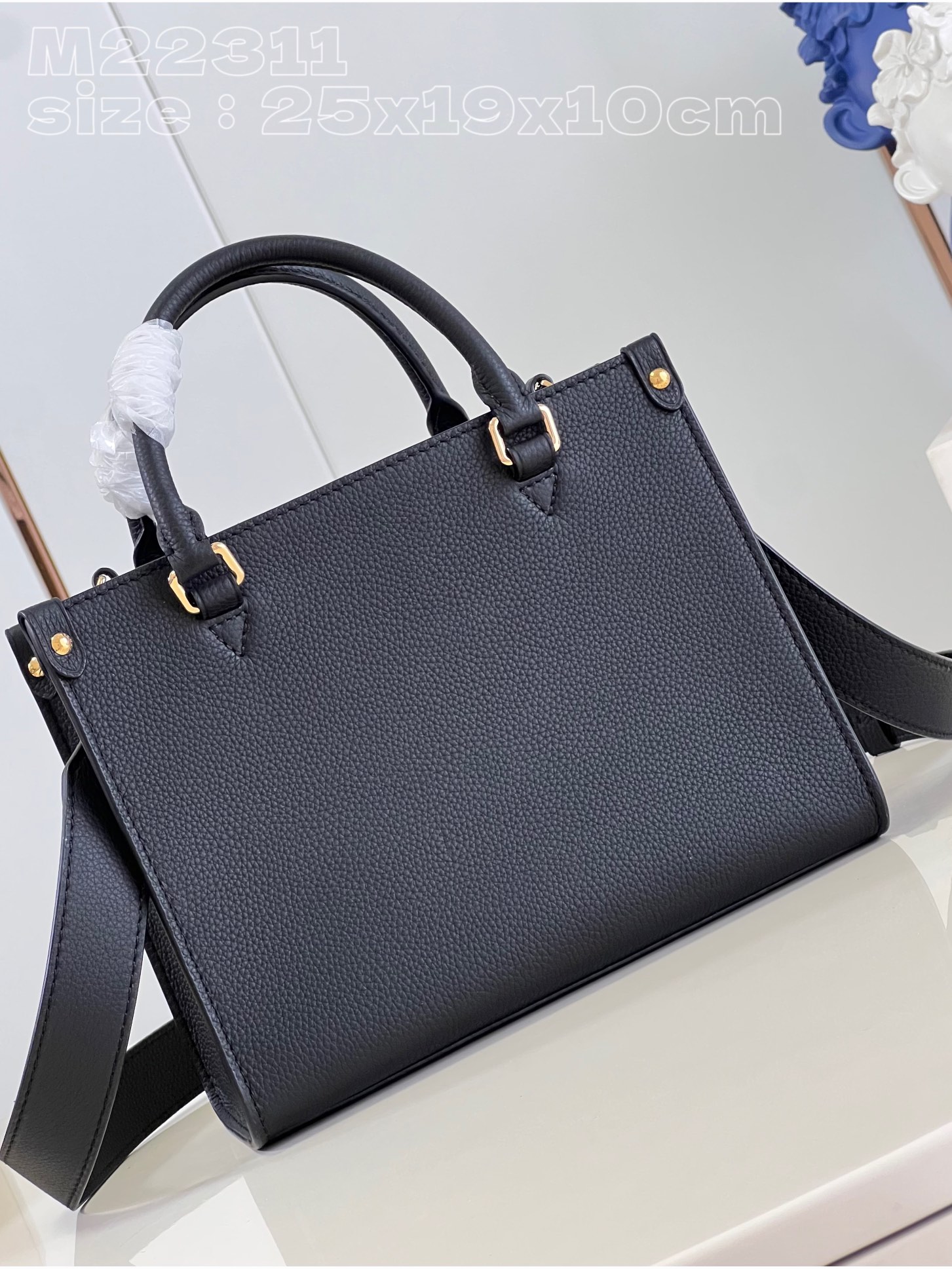 l**is V*t*n lock & go bag