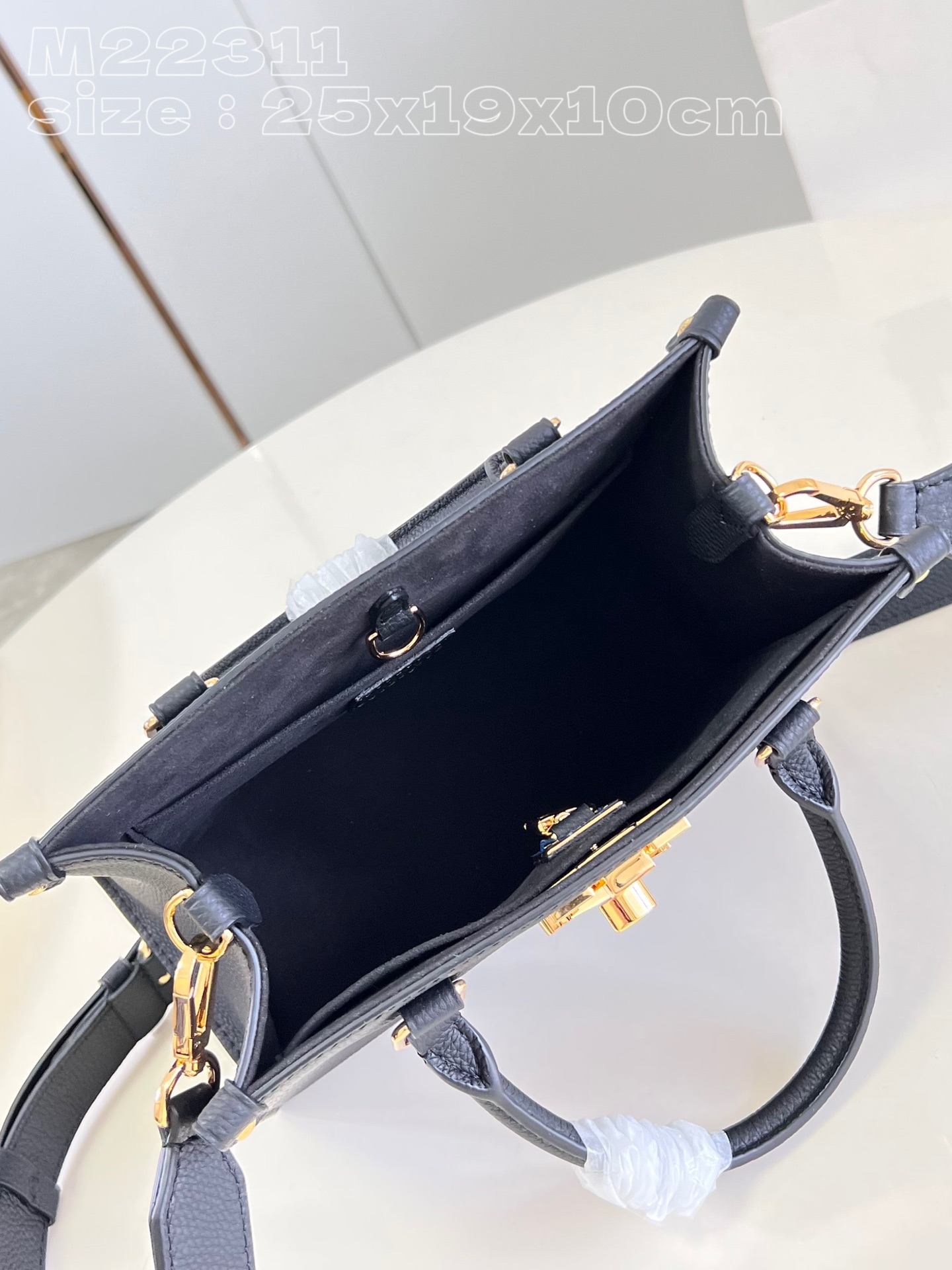 l**is V*t*n lock & go bag