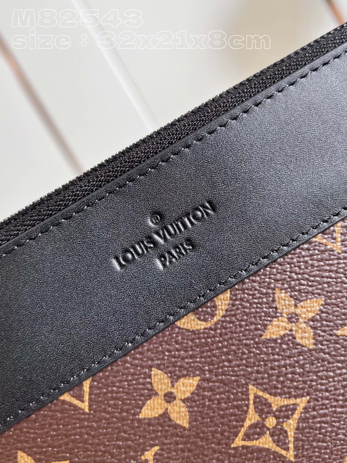 l**is V*t*n pochette voyage souple