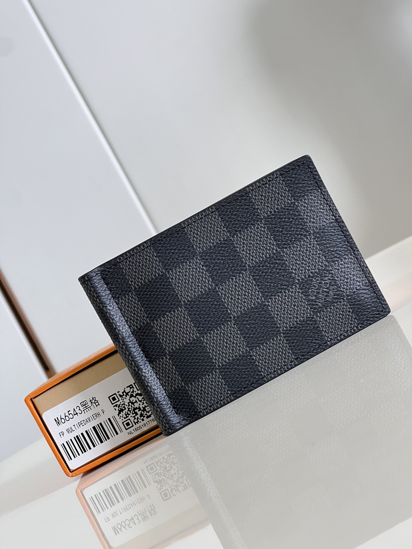 l**is V*t*n wallet