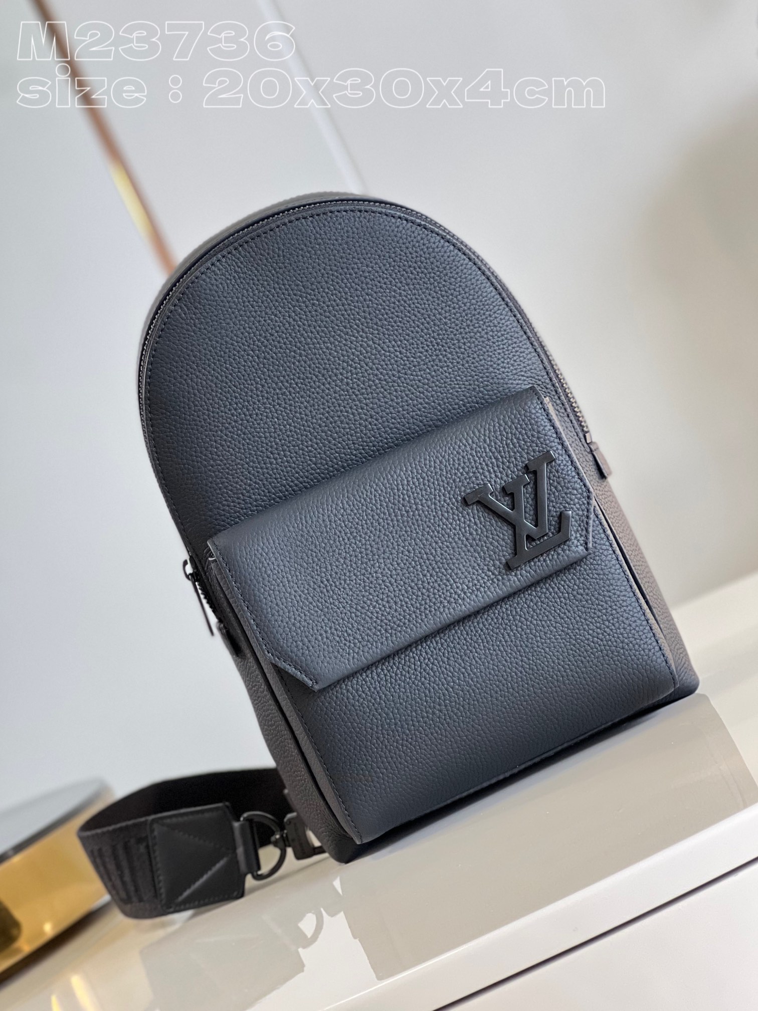 l**is V*t*n takeoff  backpack