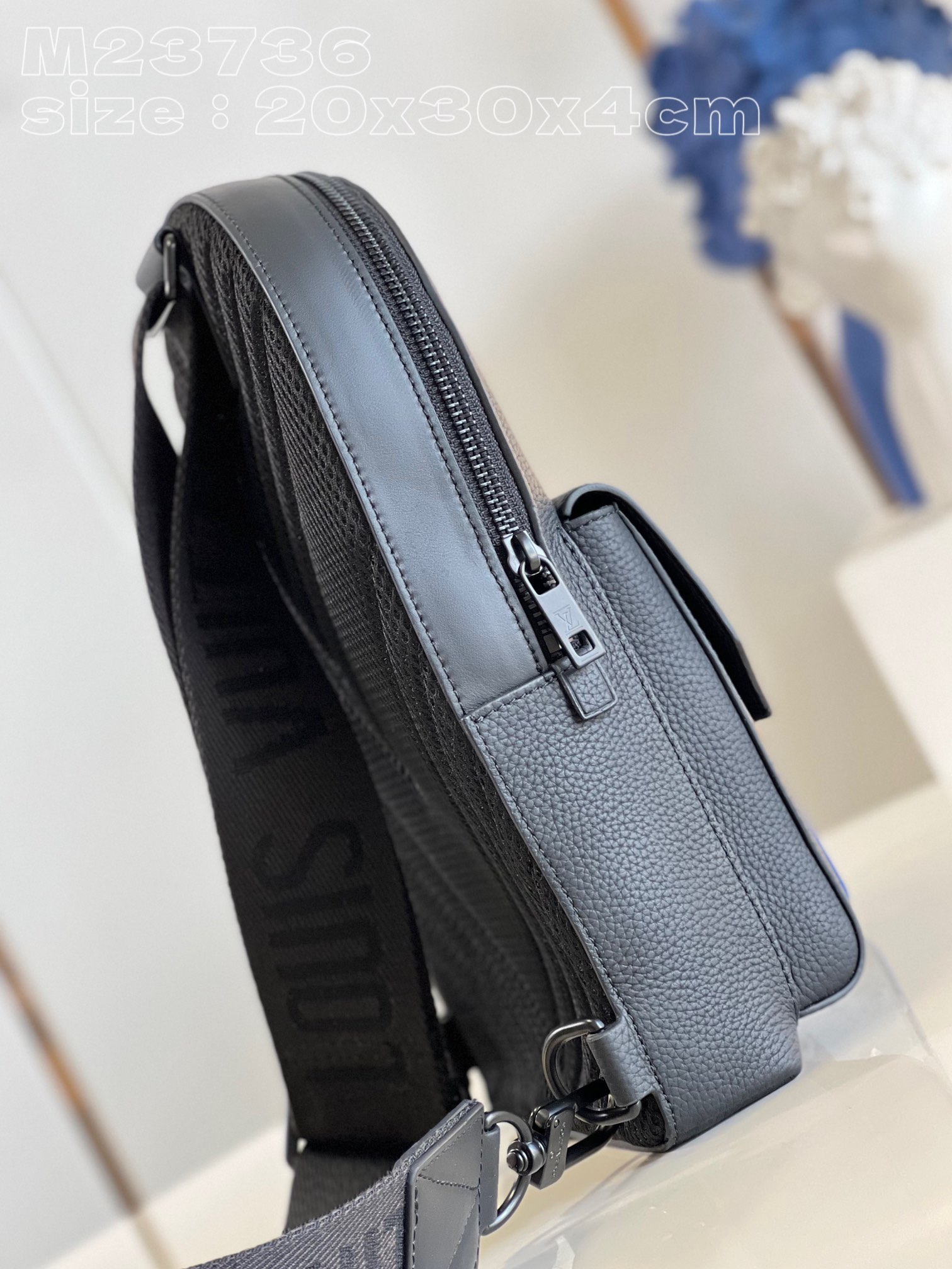 l**is V*t*n takeoff  backpack