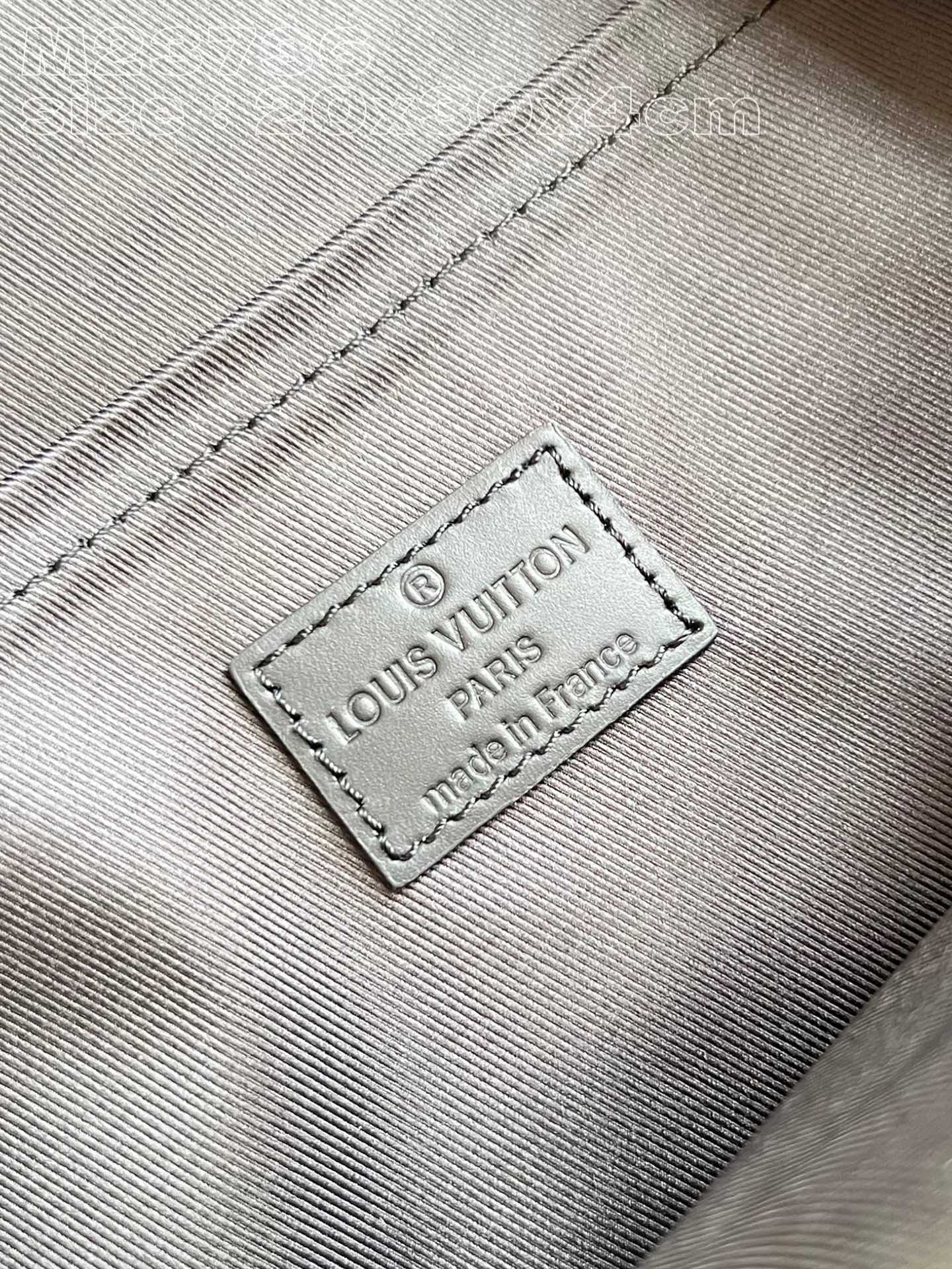 l**is V*t*n takeoff  backpack