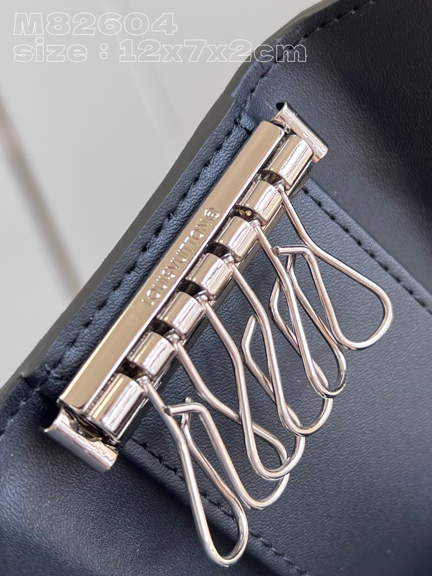 l**is V*t*n  monogram key holder