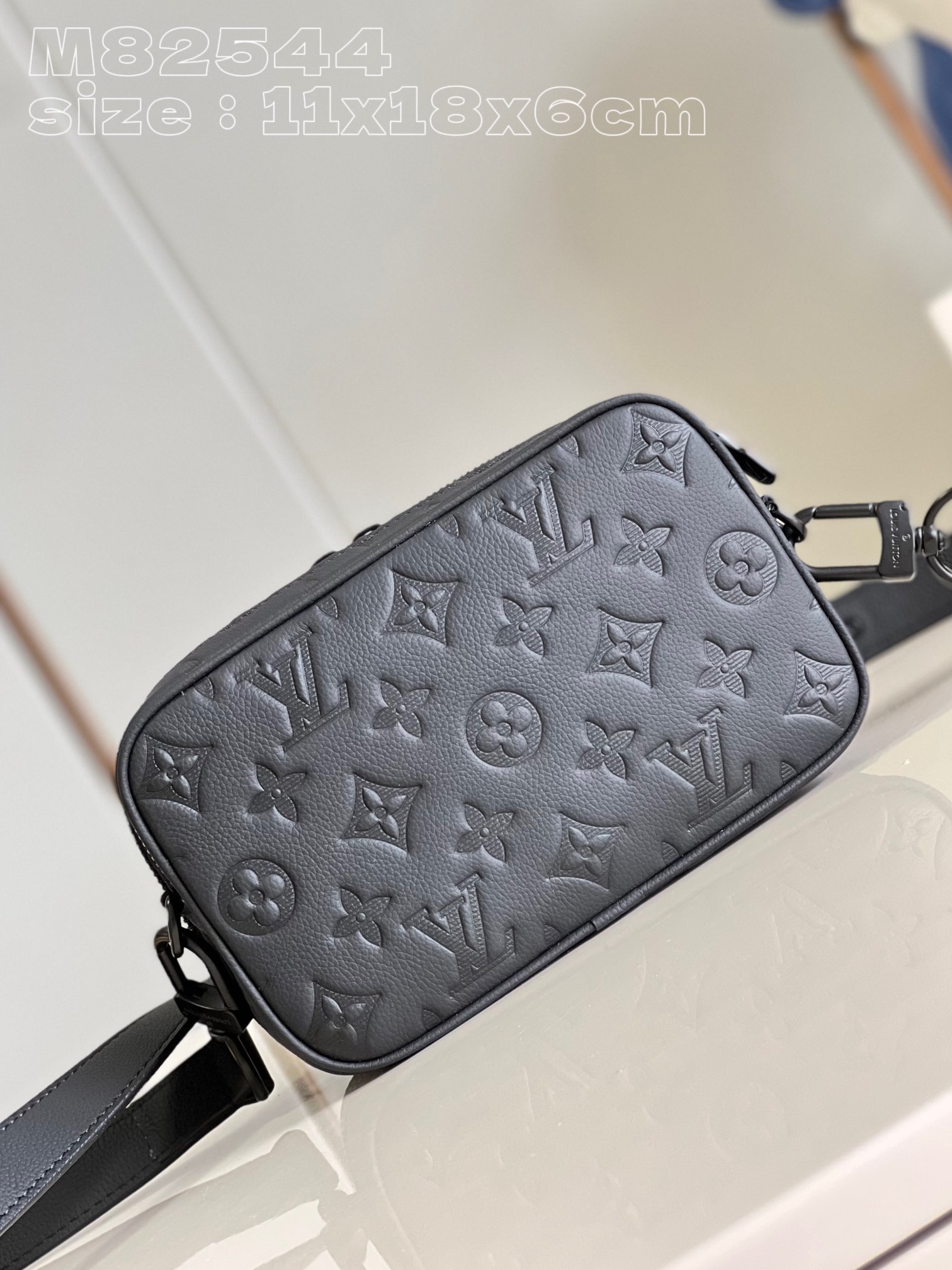 l**is V*t*n neo alpha handbag