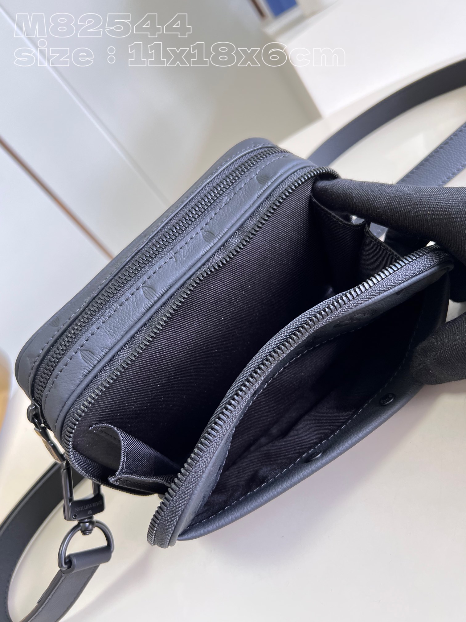 l**is V*t*n neo alpha handbag