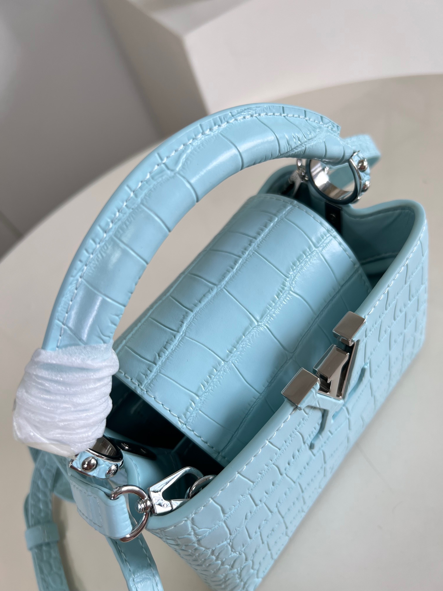 l**is V*t*n capucines mini