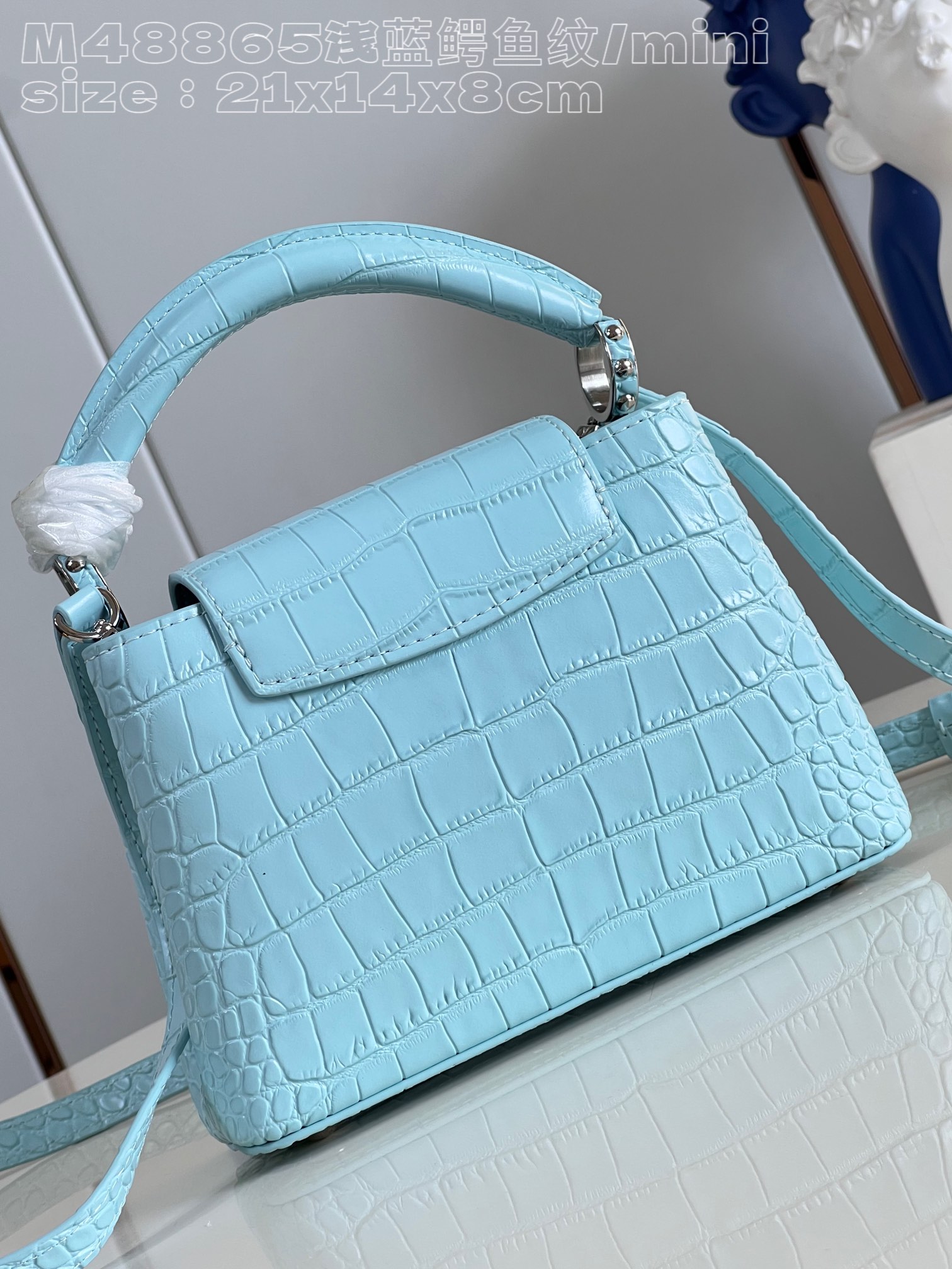 l**is V*t*n capucines mini