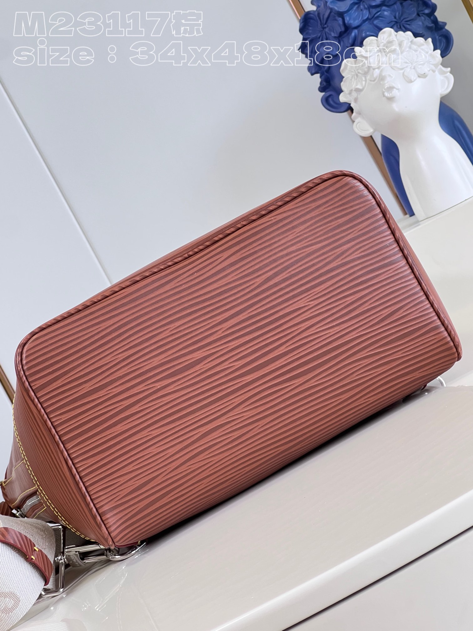 l**is V*t*n maxi noé sling bag