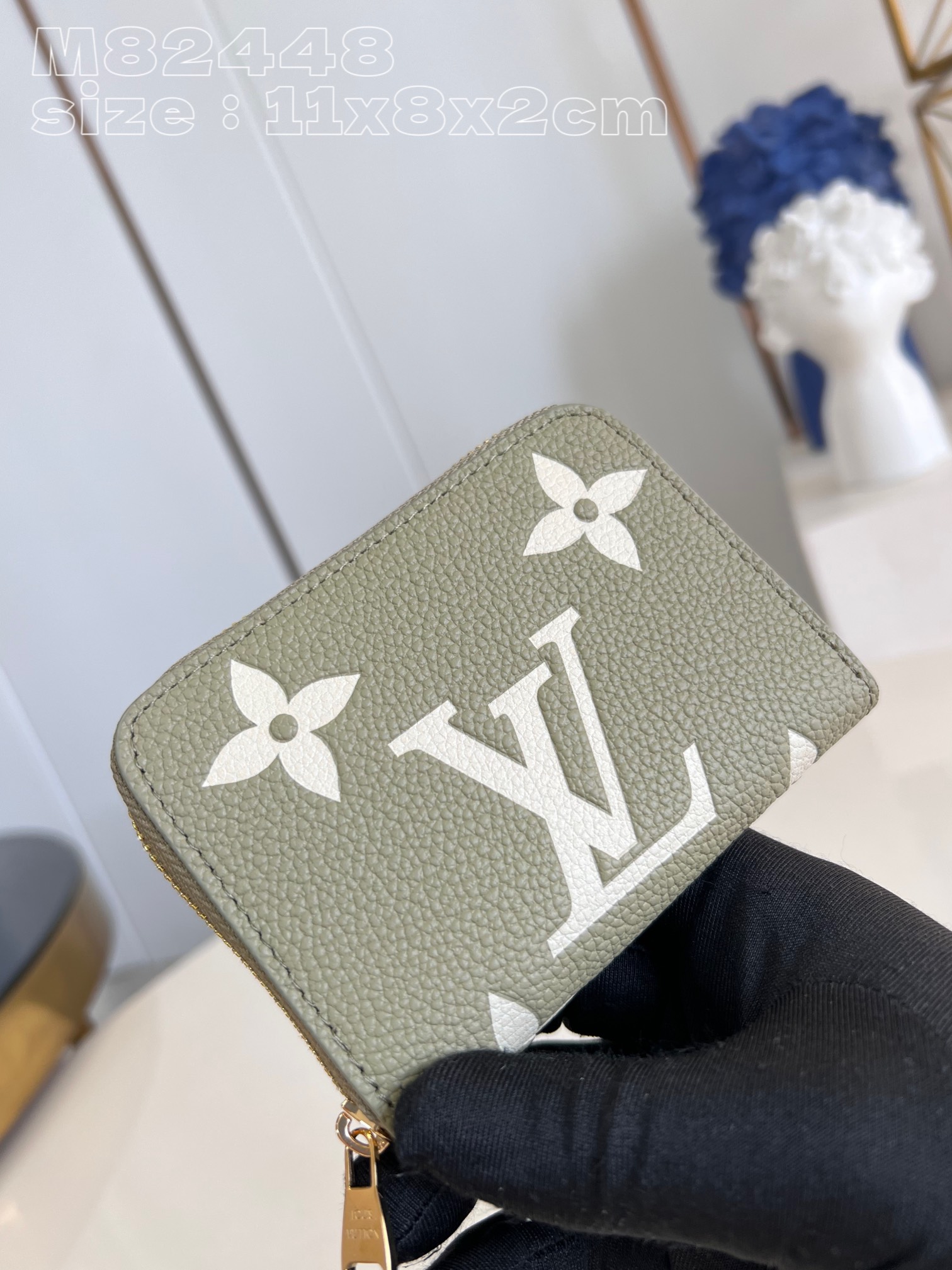 l**is V*t*n zippy coin purse