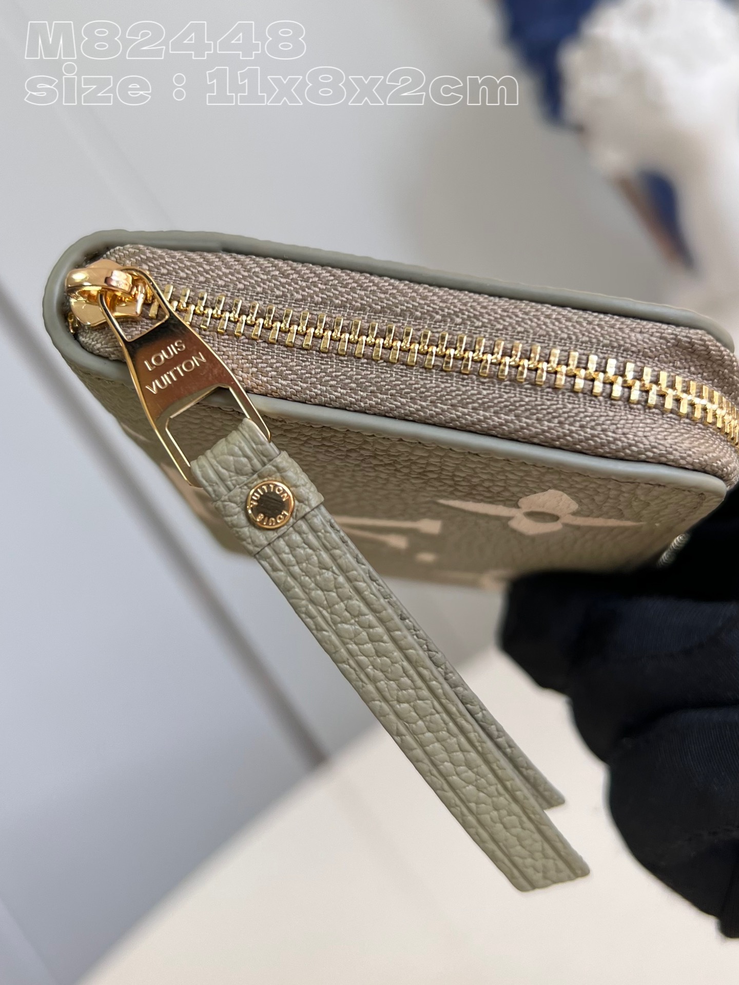 l**is V*t*n zippy coin purse