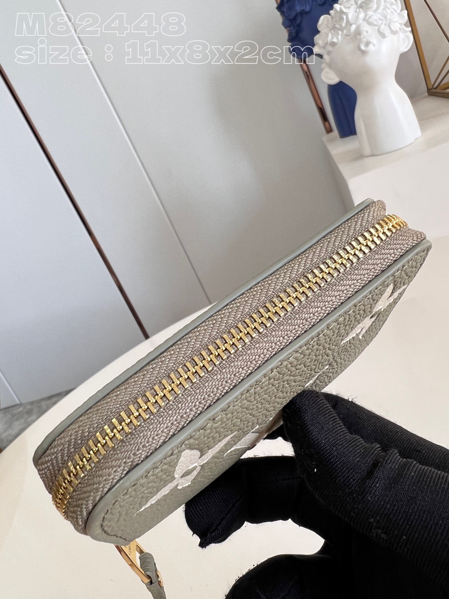 l**is V*t*n zippy coin purse