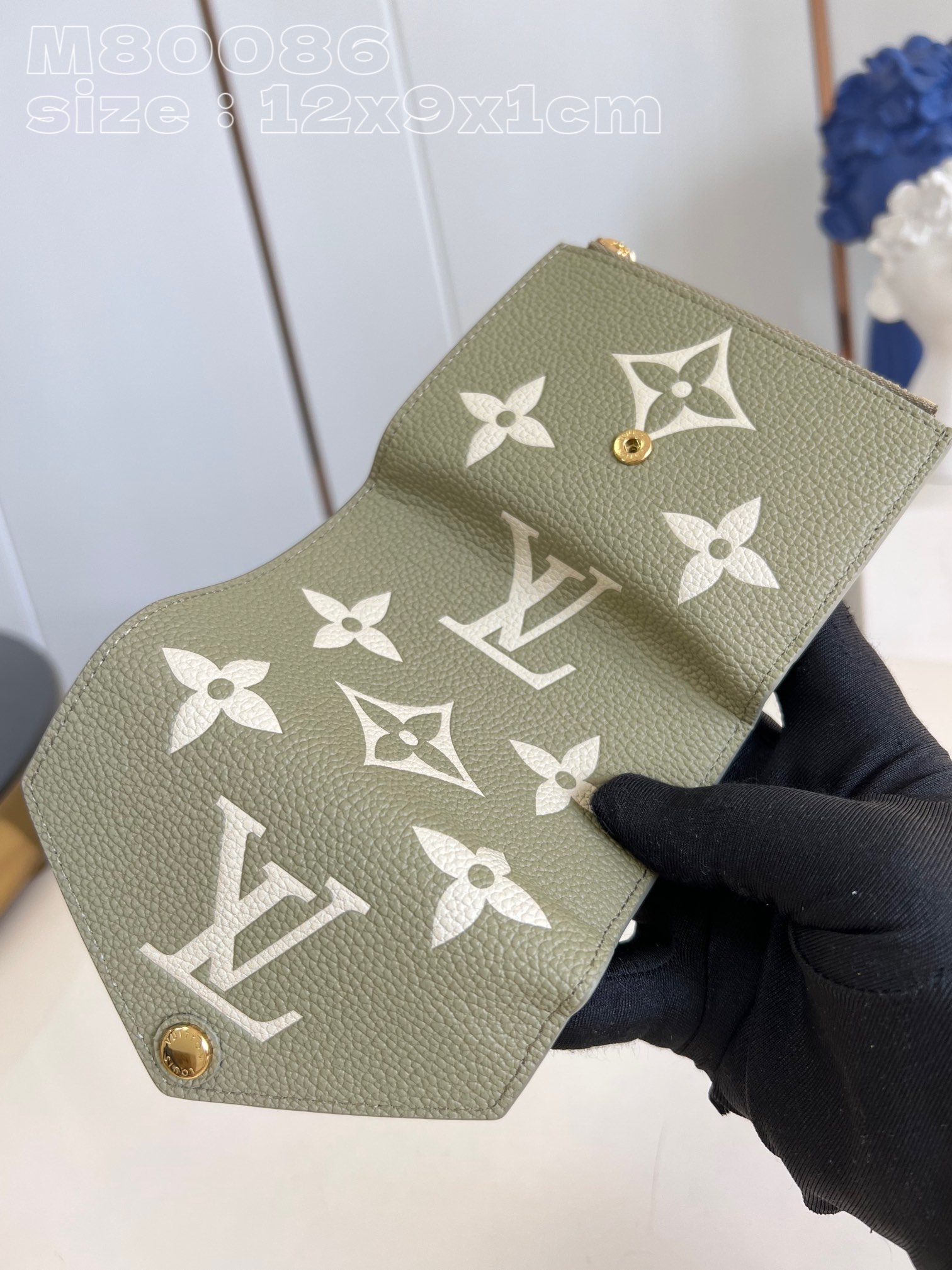 l**is V*t*n  victorine   wallet