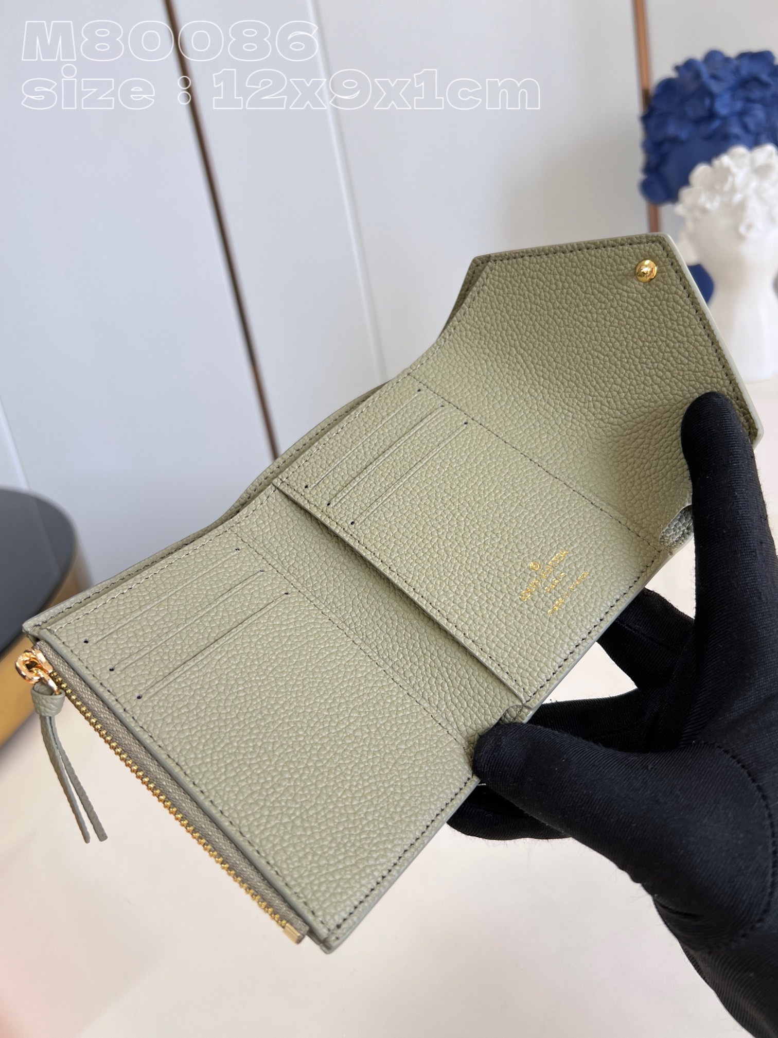l**is V*t*n  victorine   wallet