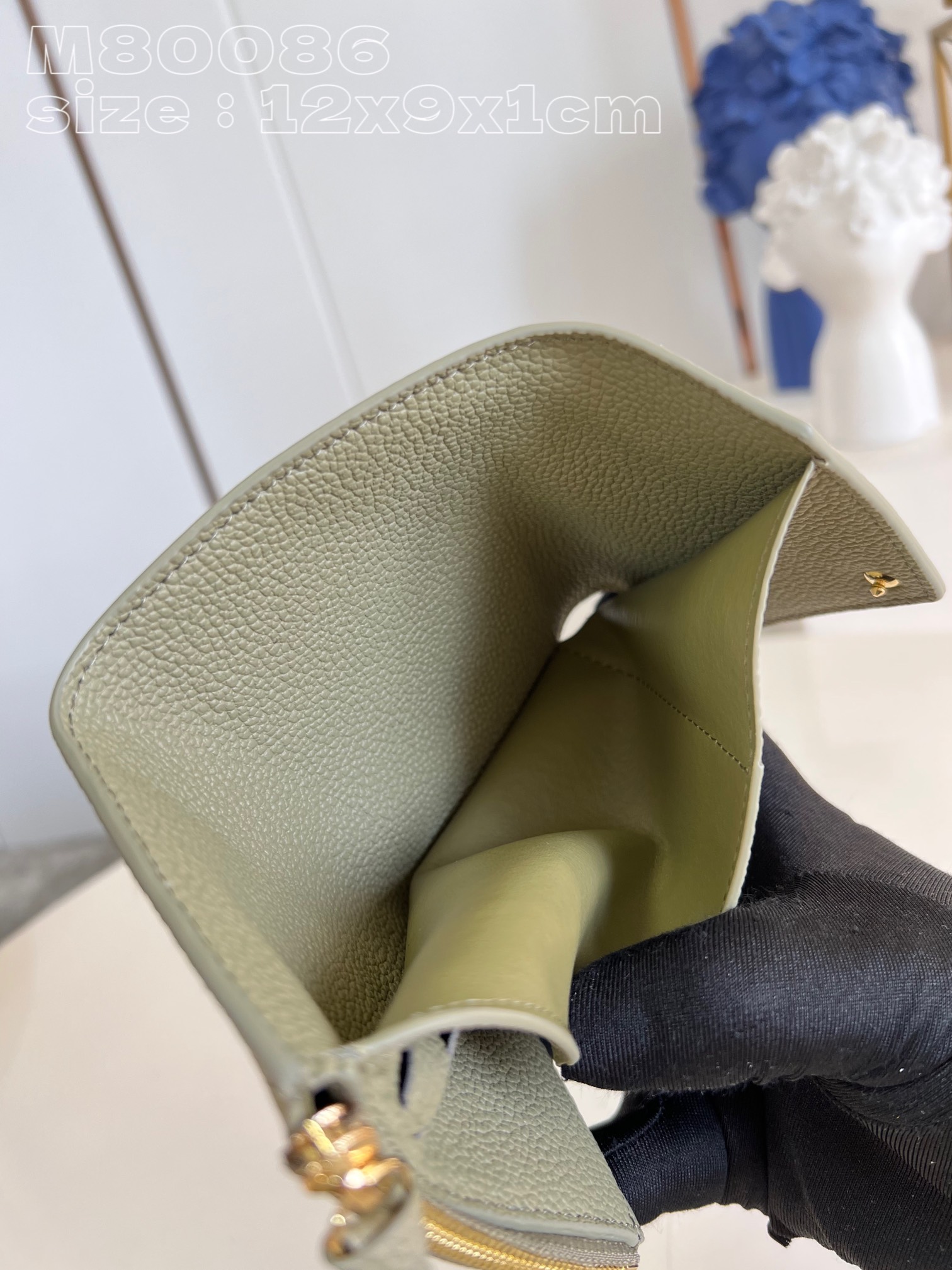 l**is V*t*n  victorine   wallet