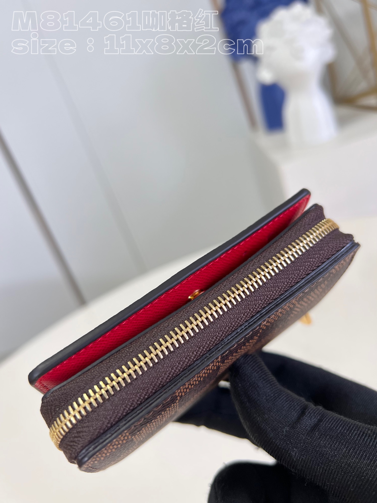 l**is V*t*n lou wallet