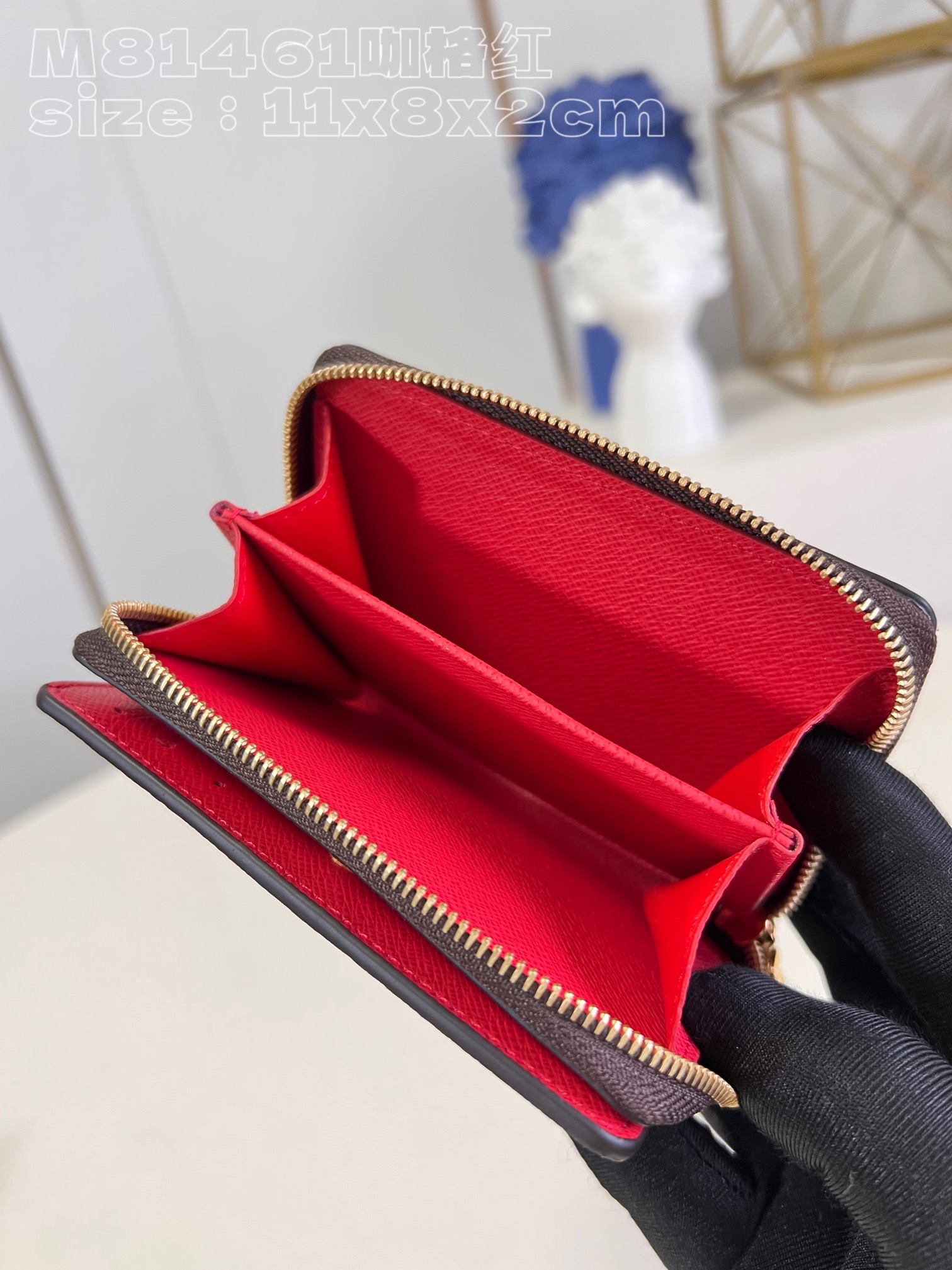 l**is V*t*n lou wallet