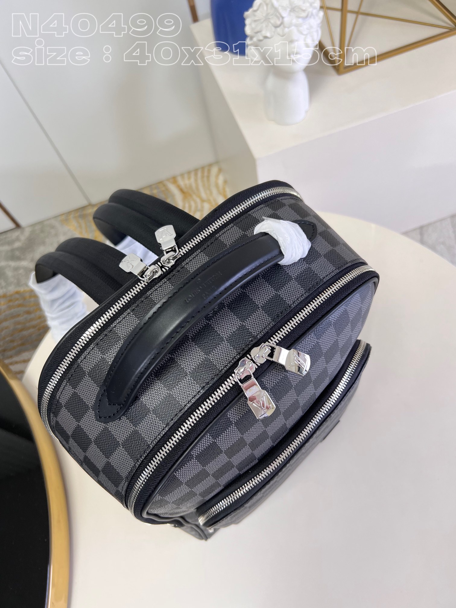 l**is V*t*n avenue backpack