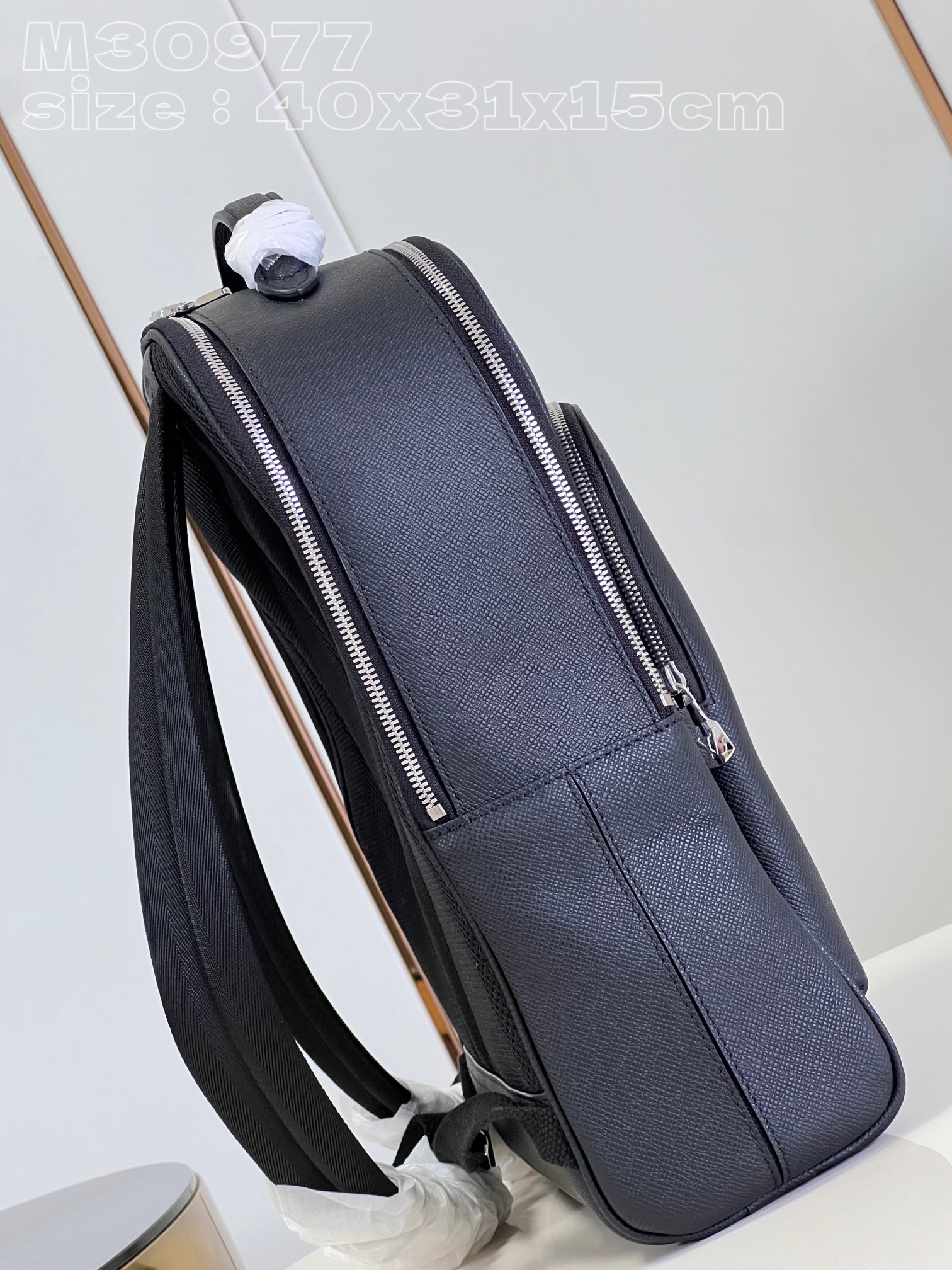 l**is V*t*n avenue backpack