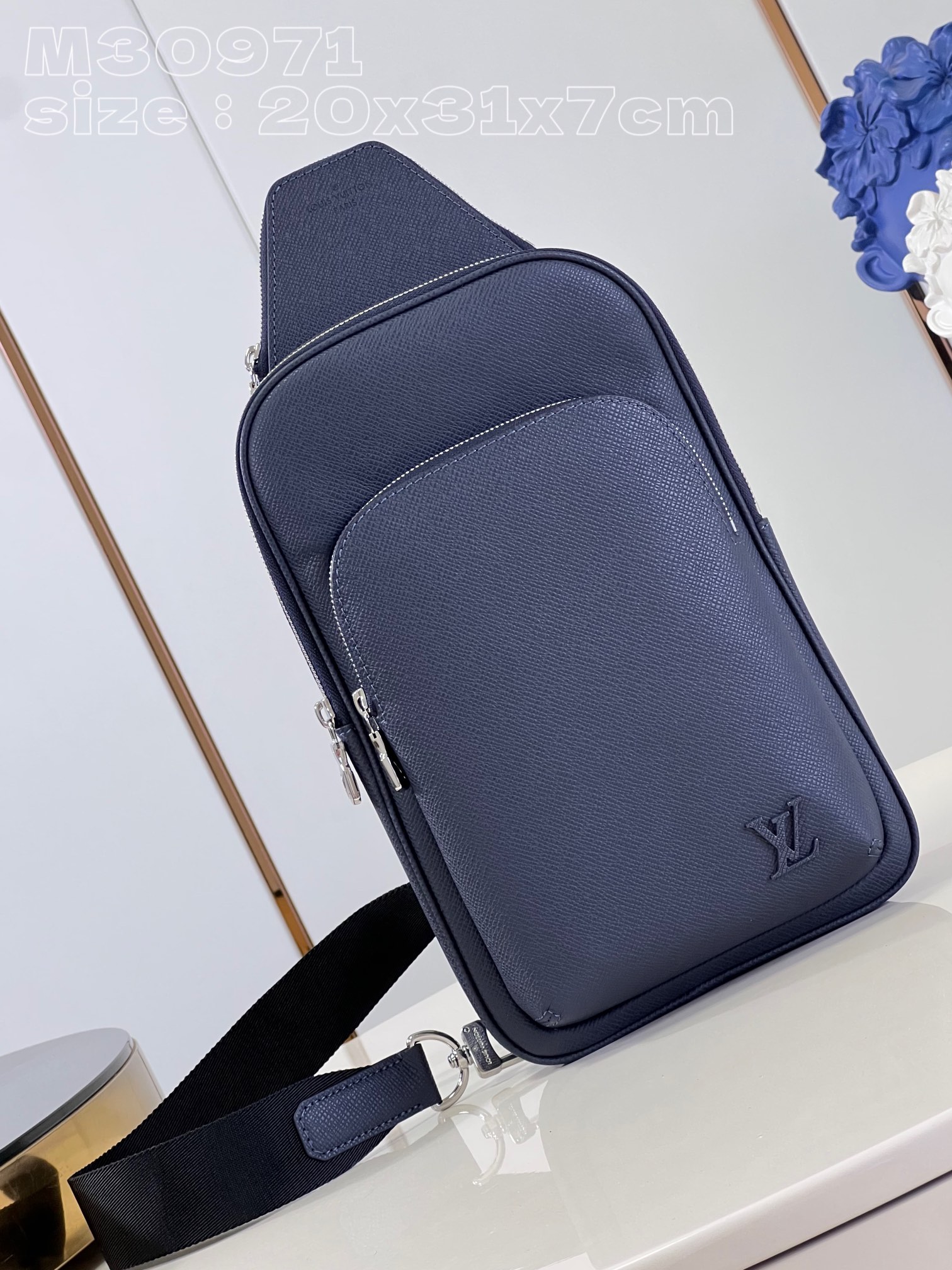 l**is V*t*n avenue nm slingbag