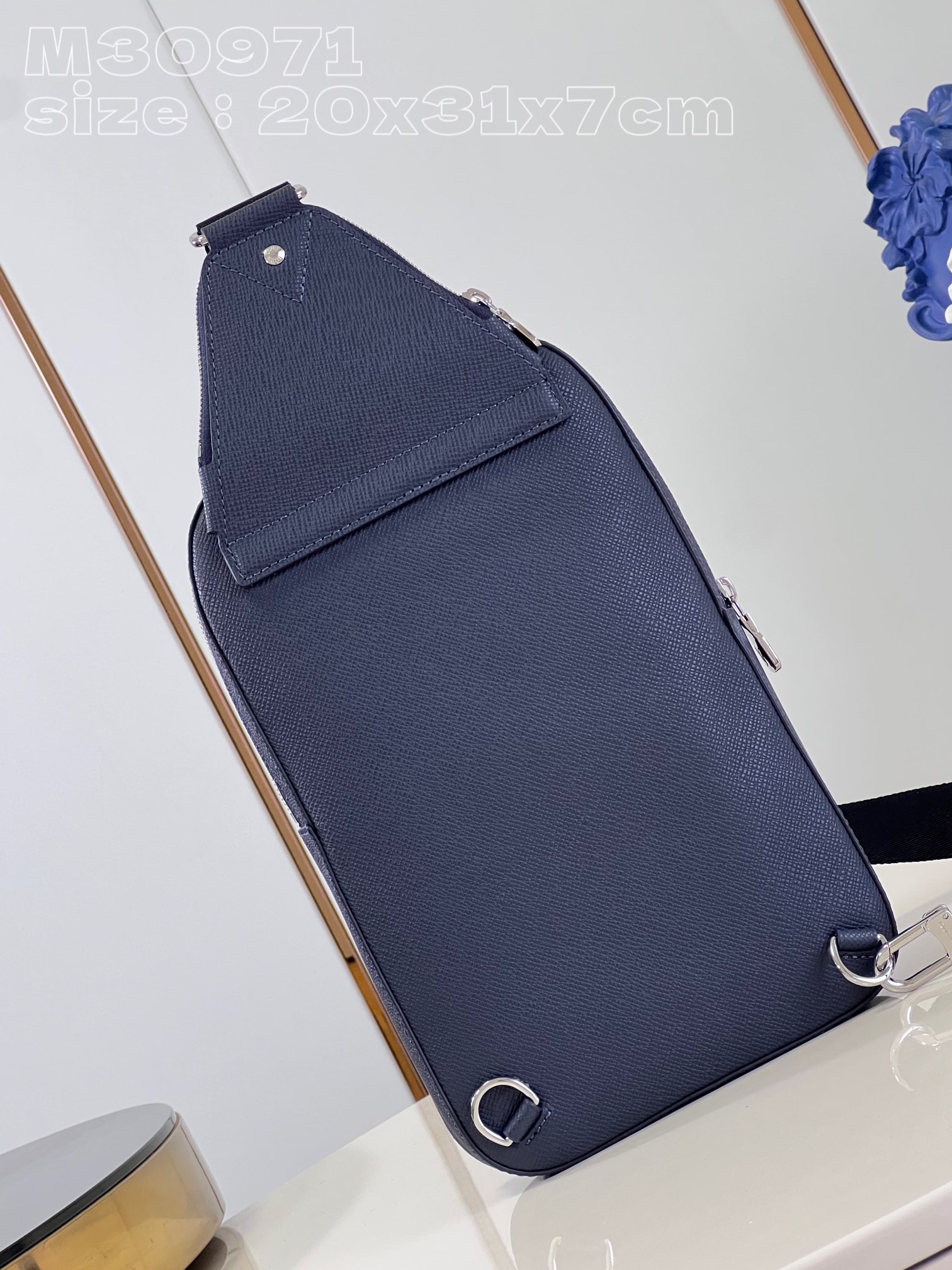l**is V*t*n avenue nm slingbag