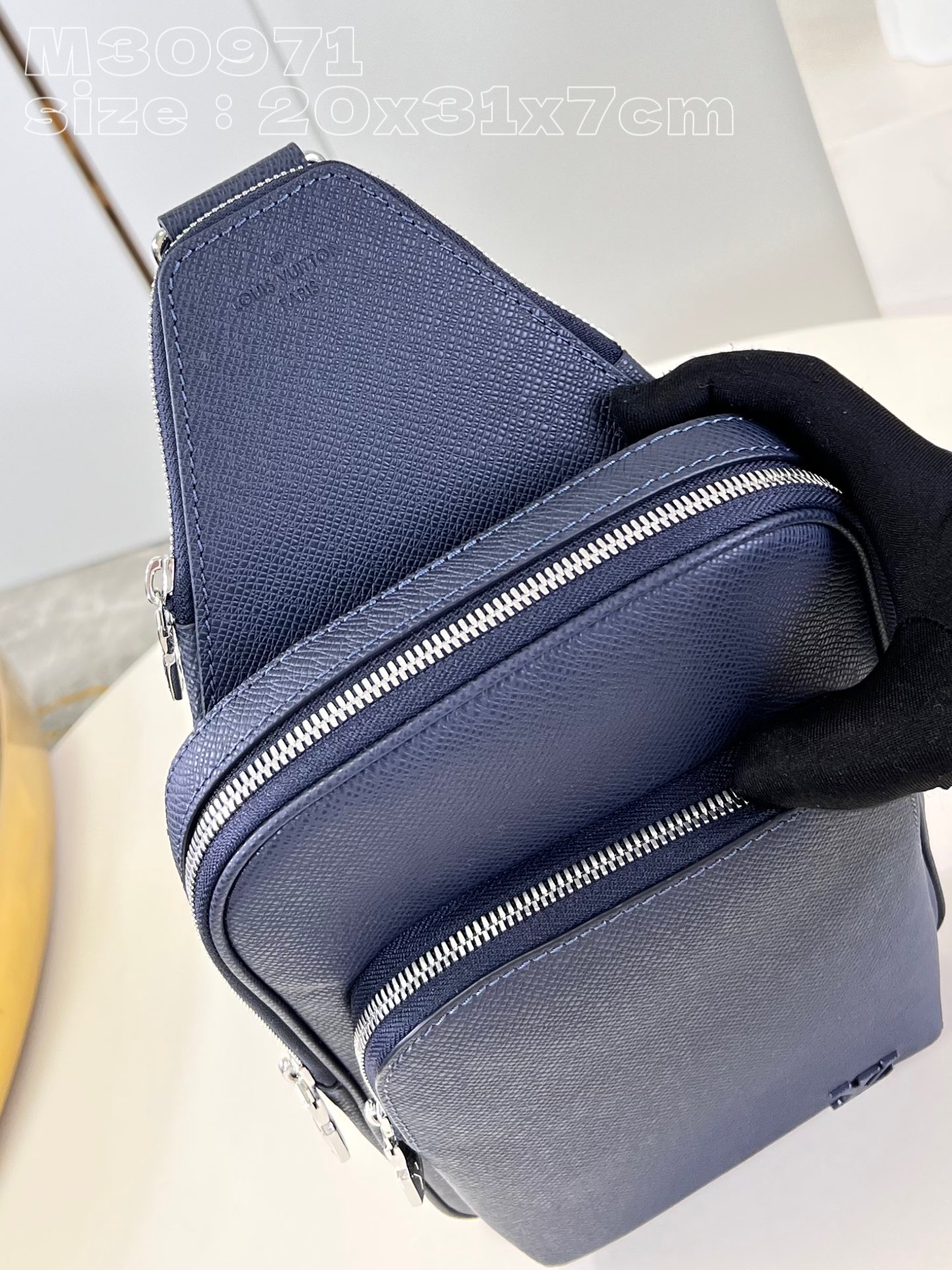 l**is V*t*n avenue nm slingbag