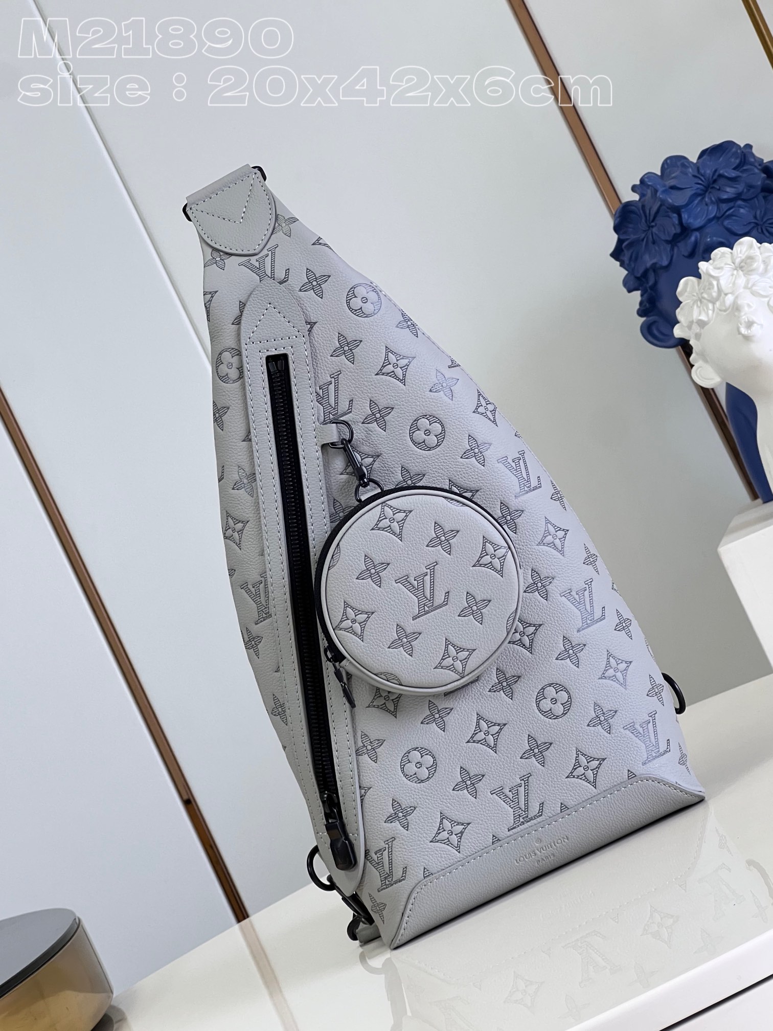 l**is V*t*n duo slingbag